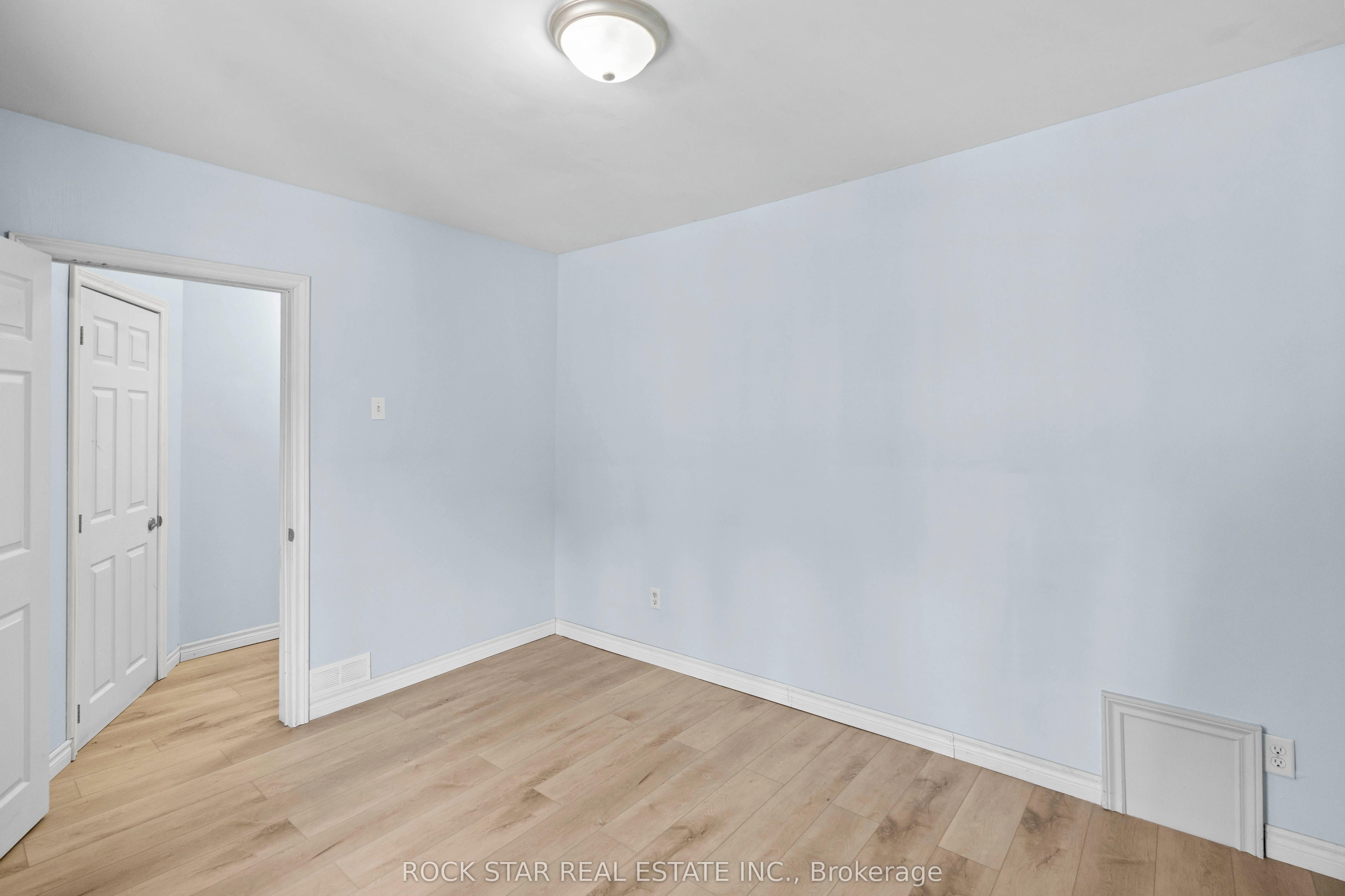 18 Barnesdale Avenue N