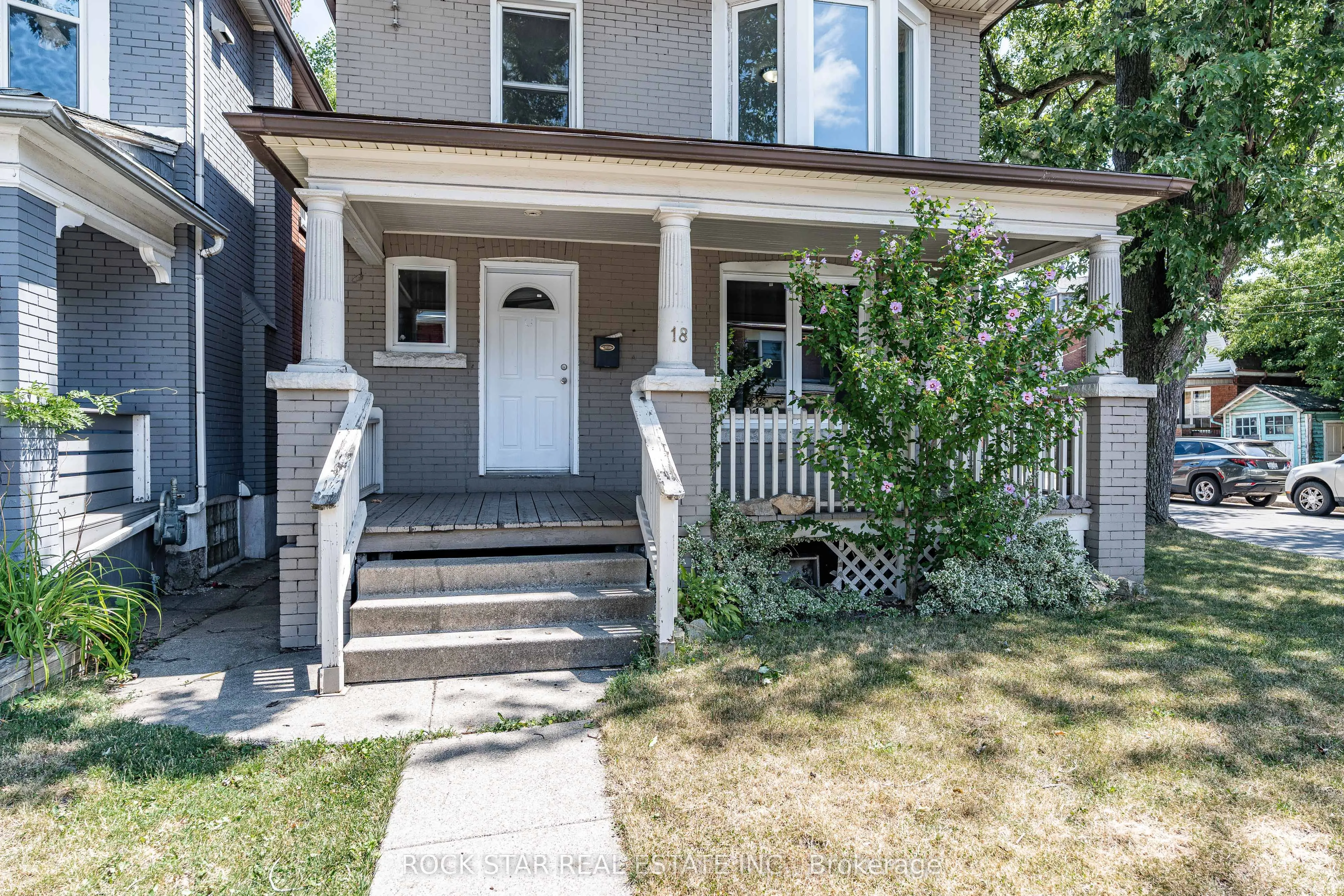 18 Barnesdale Avenue N