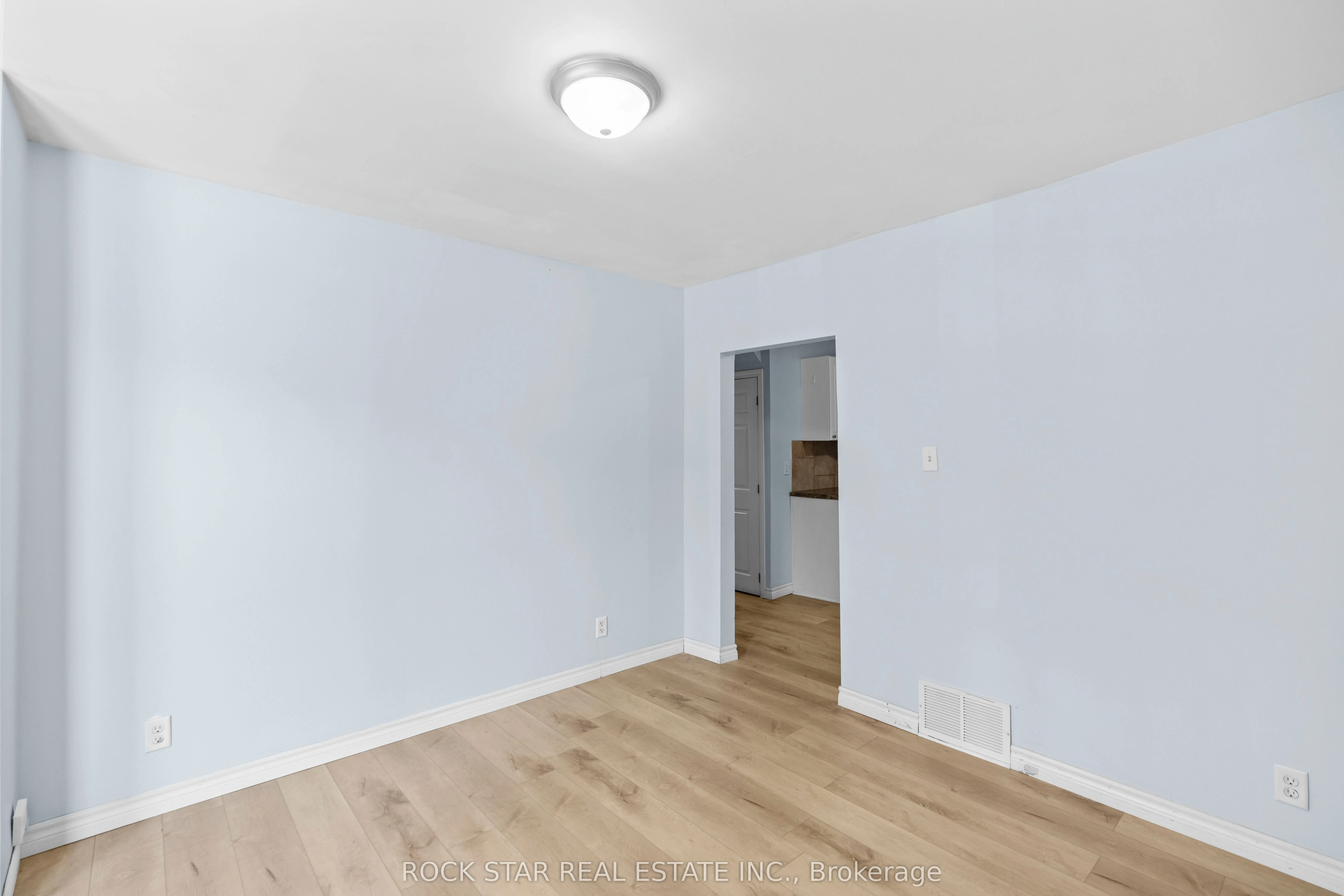 18 Barnesdale Avenue N