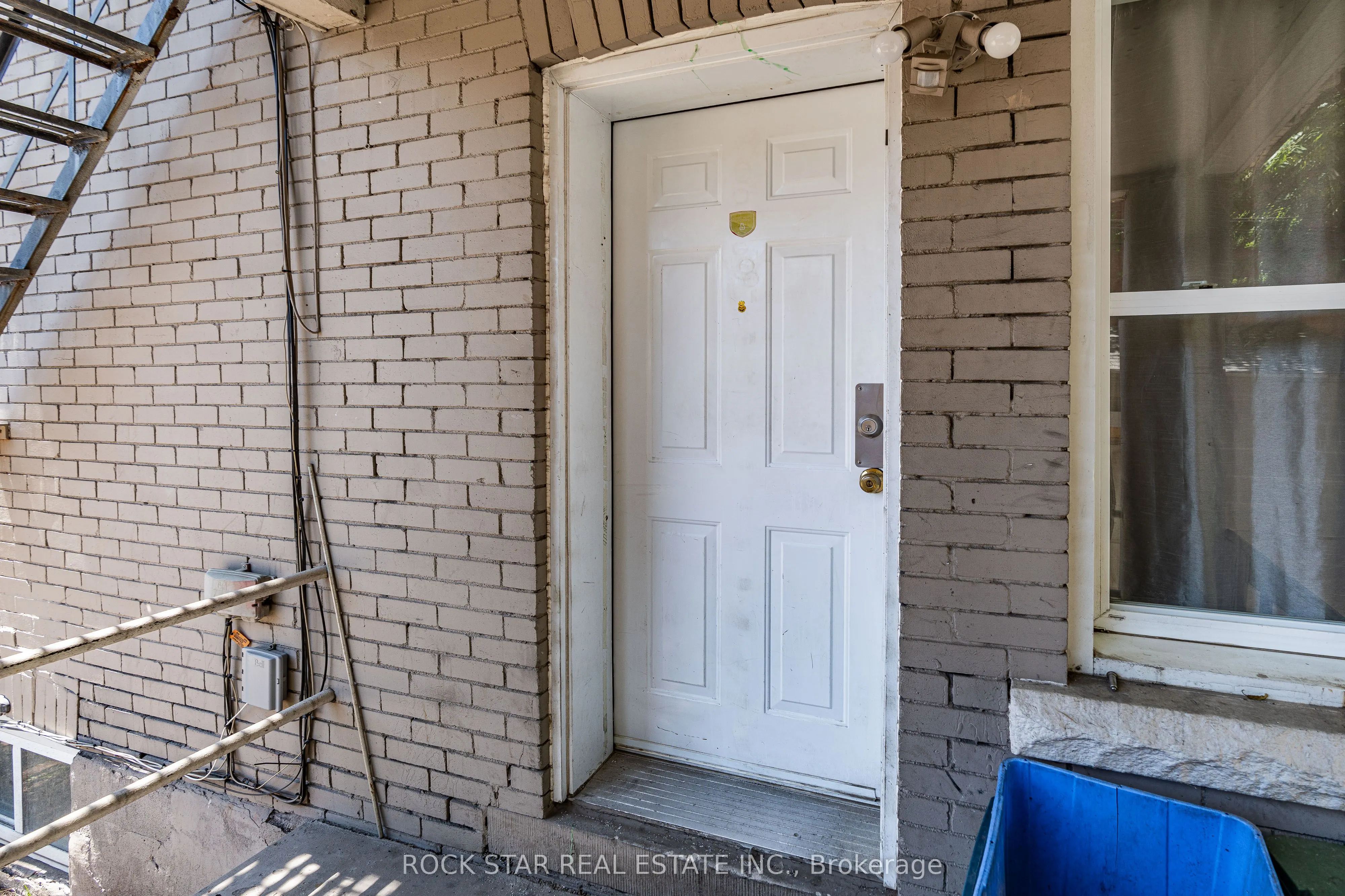 18 Barnesdale Avenue N