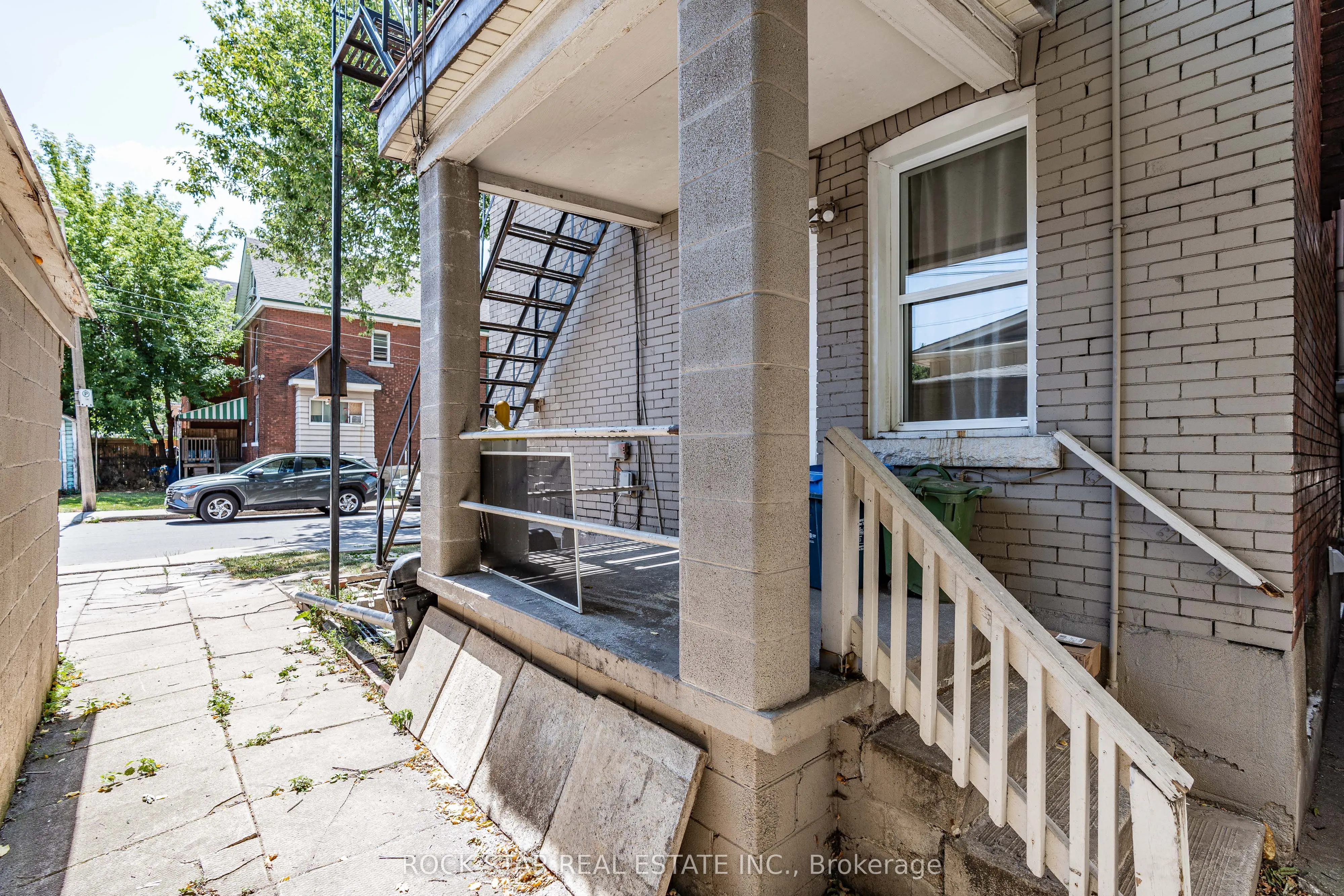18 Barnesdale Avenue N