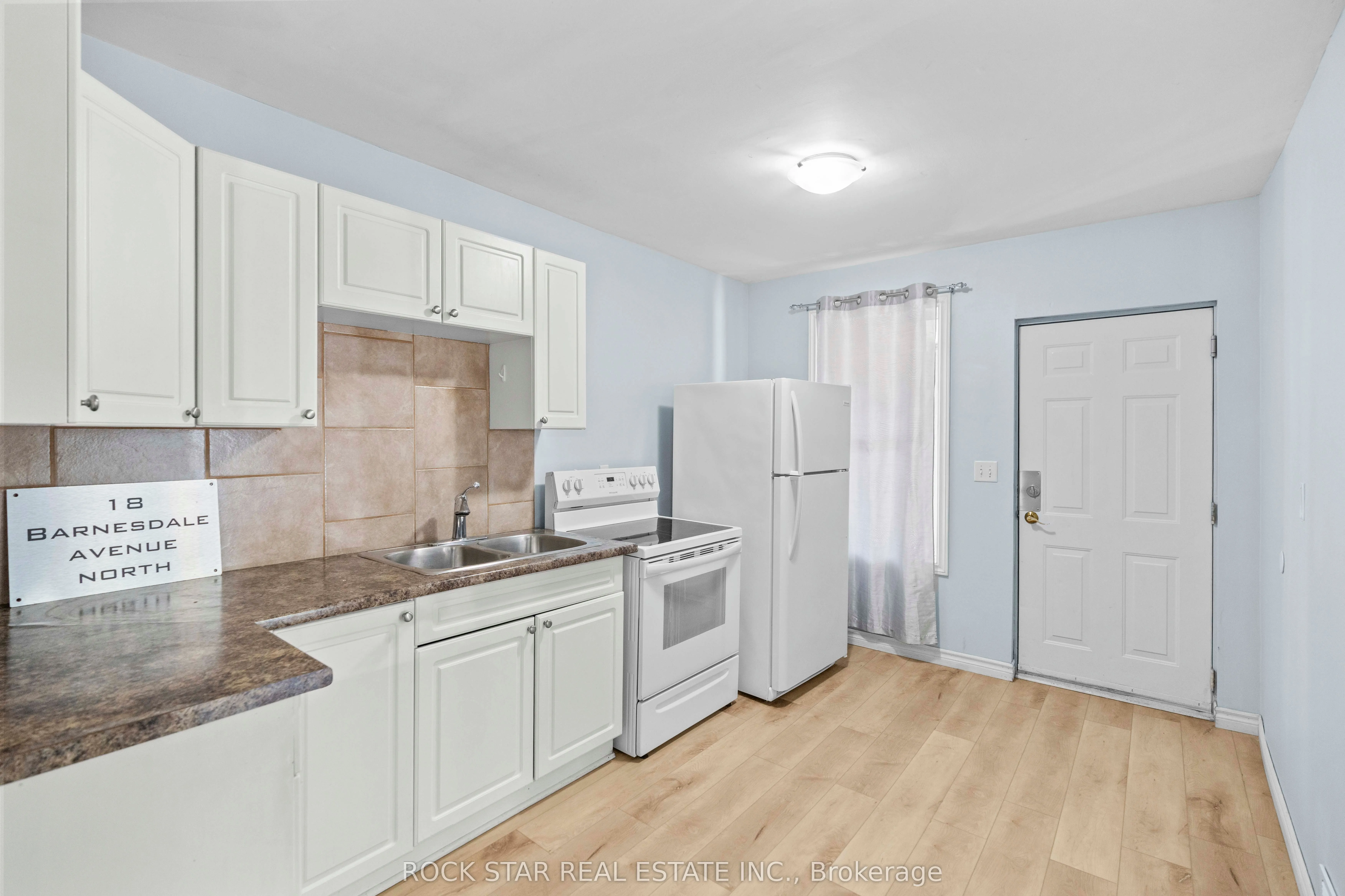 18 Barnesdale Avenue N