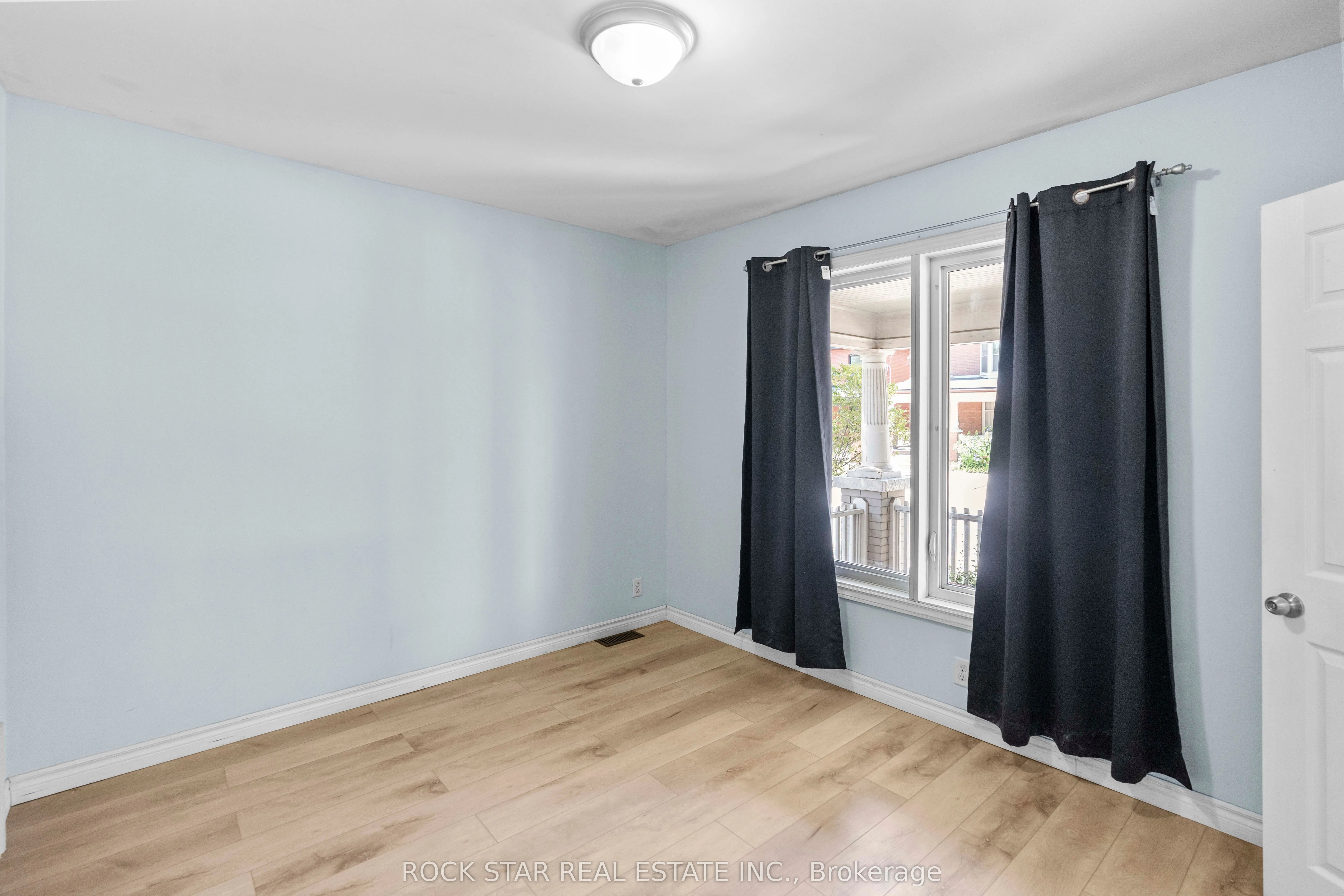 18 Barnesdale Avenue N