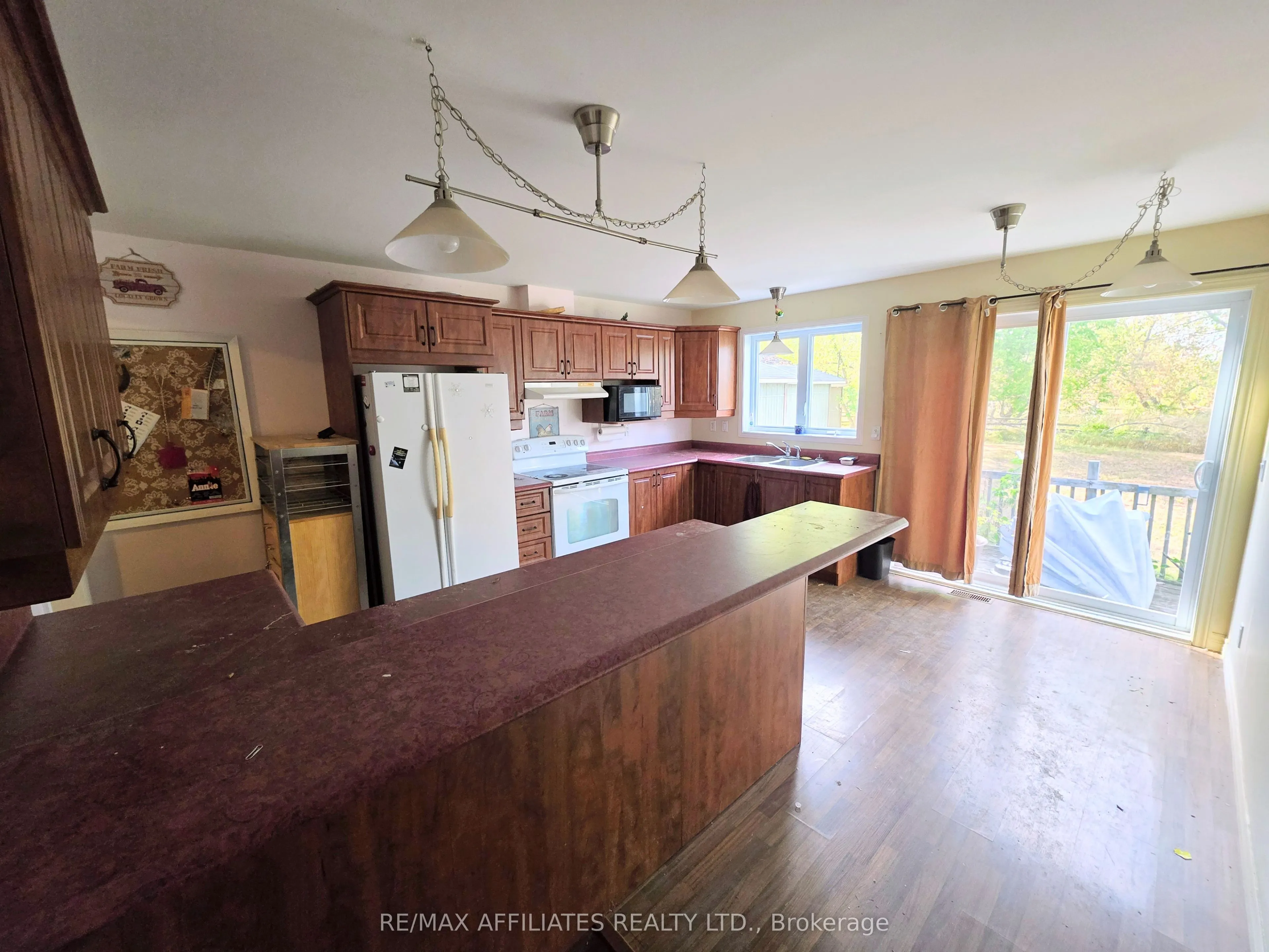 422 Kitley Line 3 Road