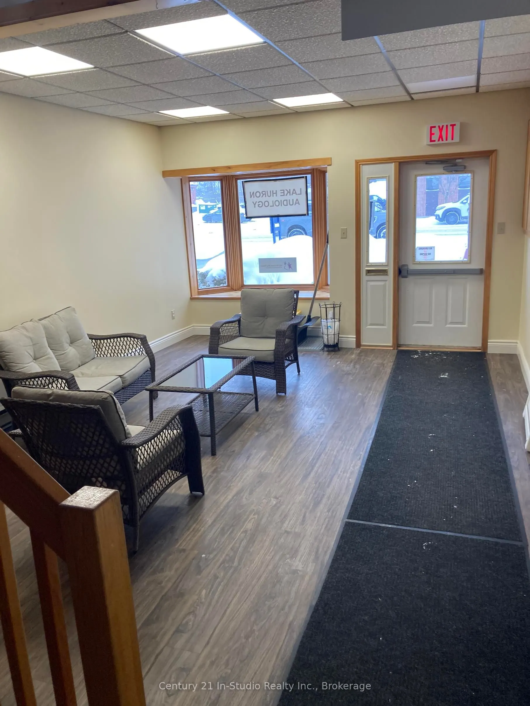 910C QUEEN Street