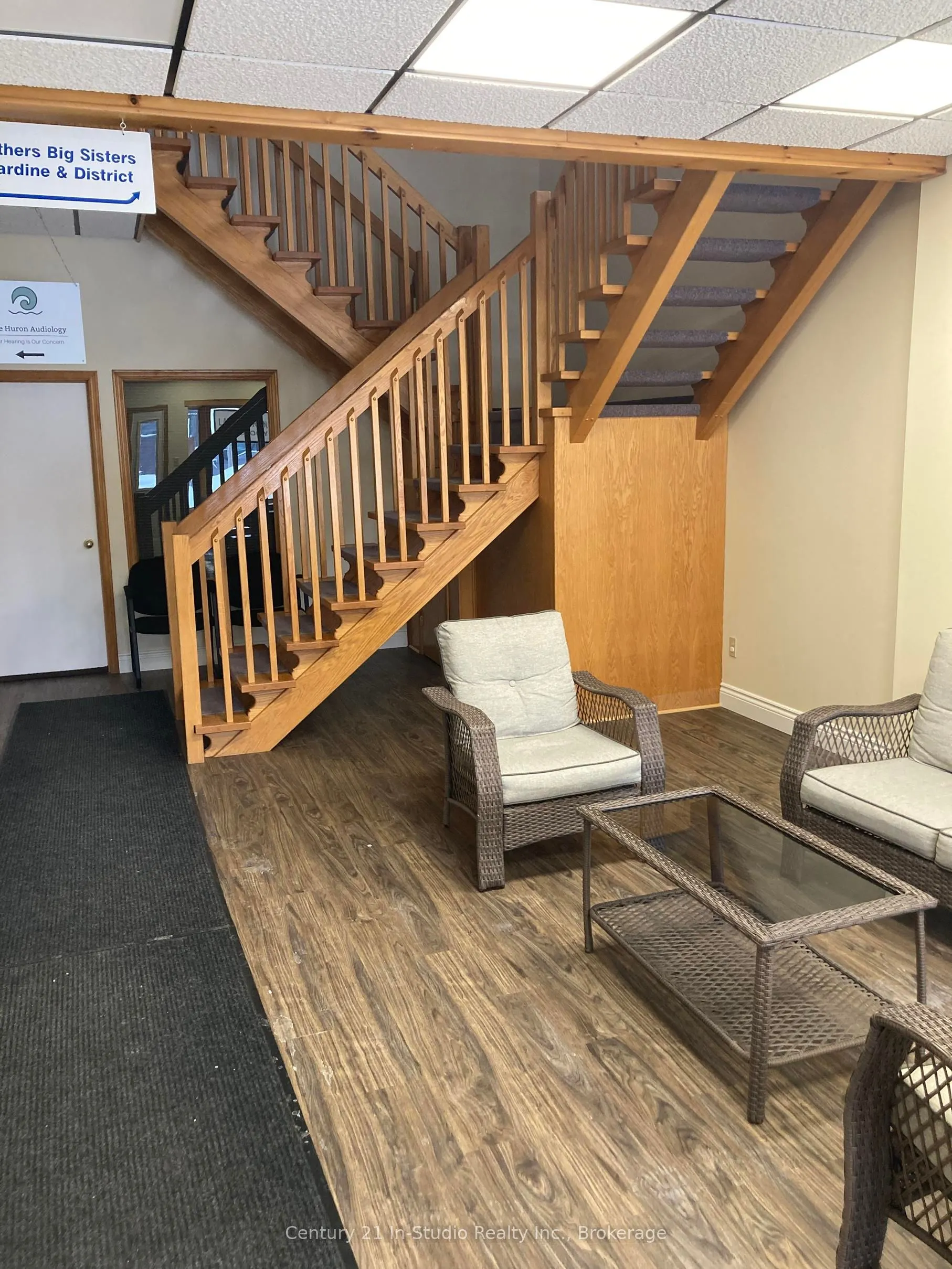 910C QUEEN Street