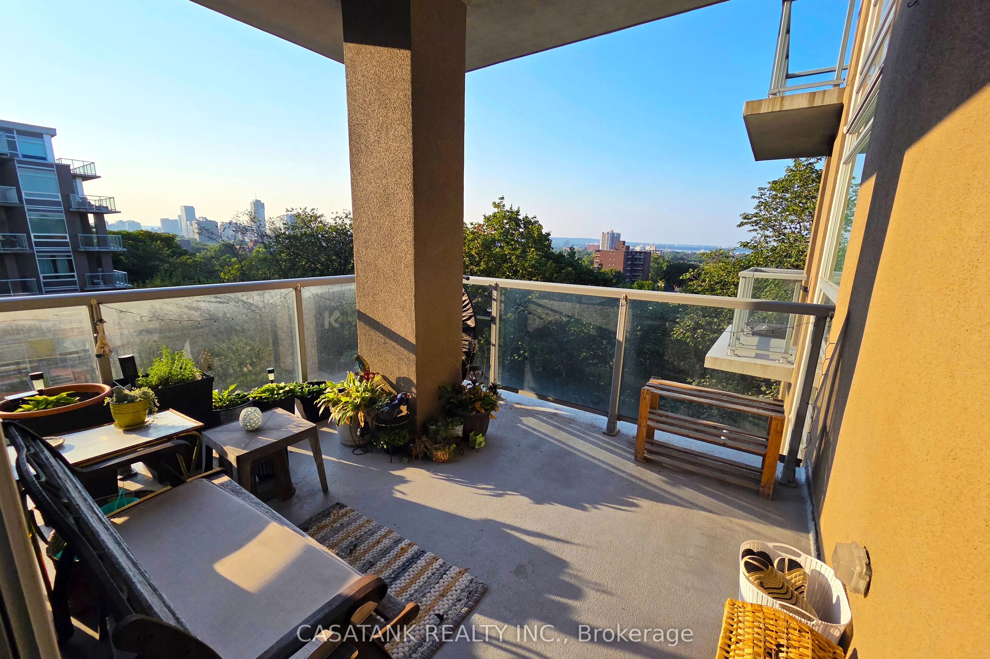 479 Charlton Avenue E, #408