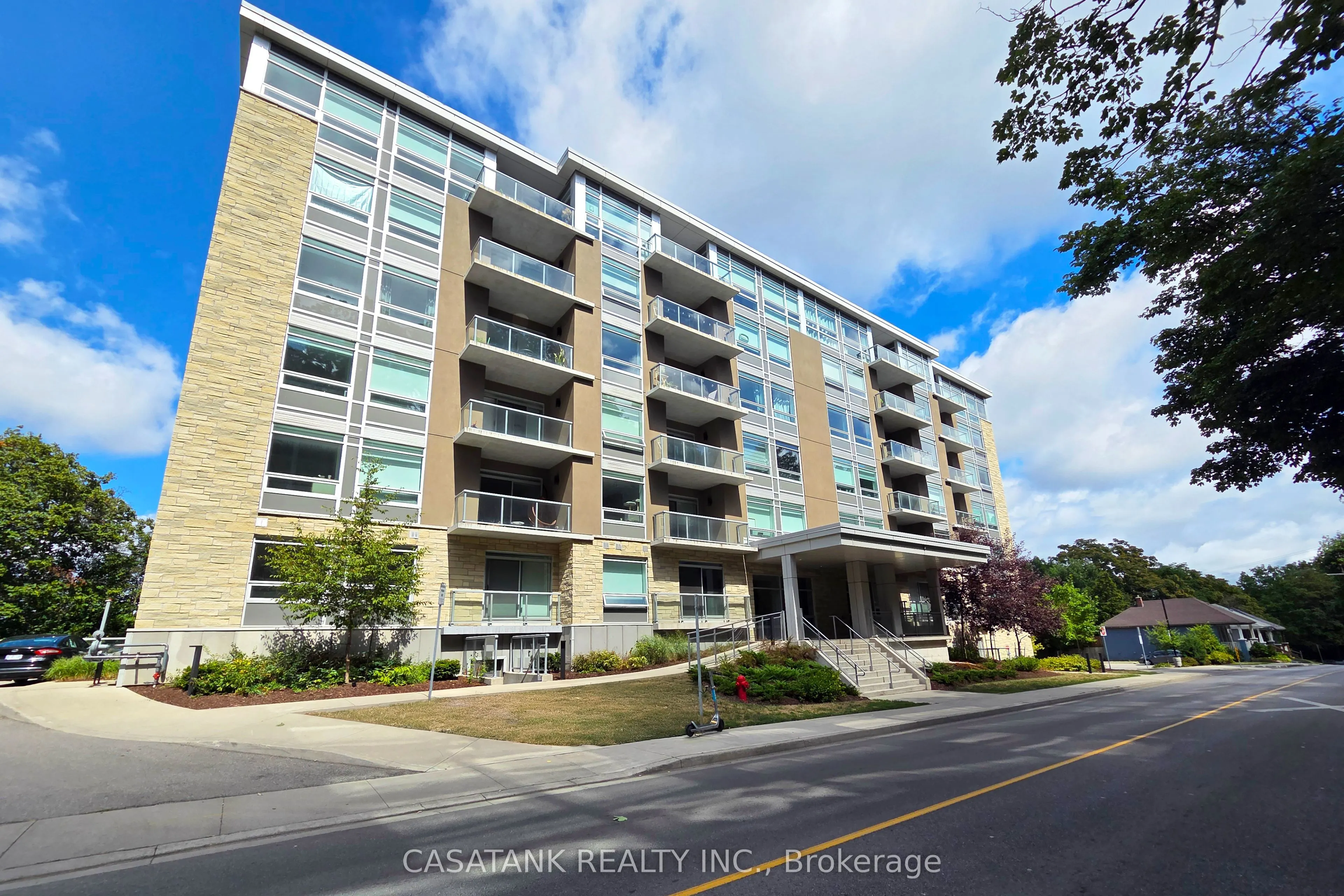 479 Charlton Avenue E, #408