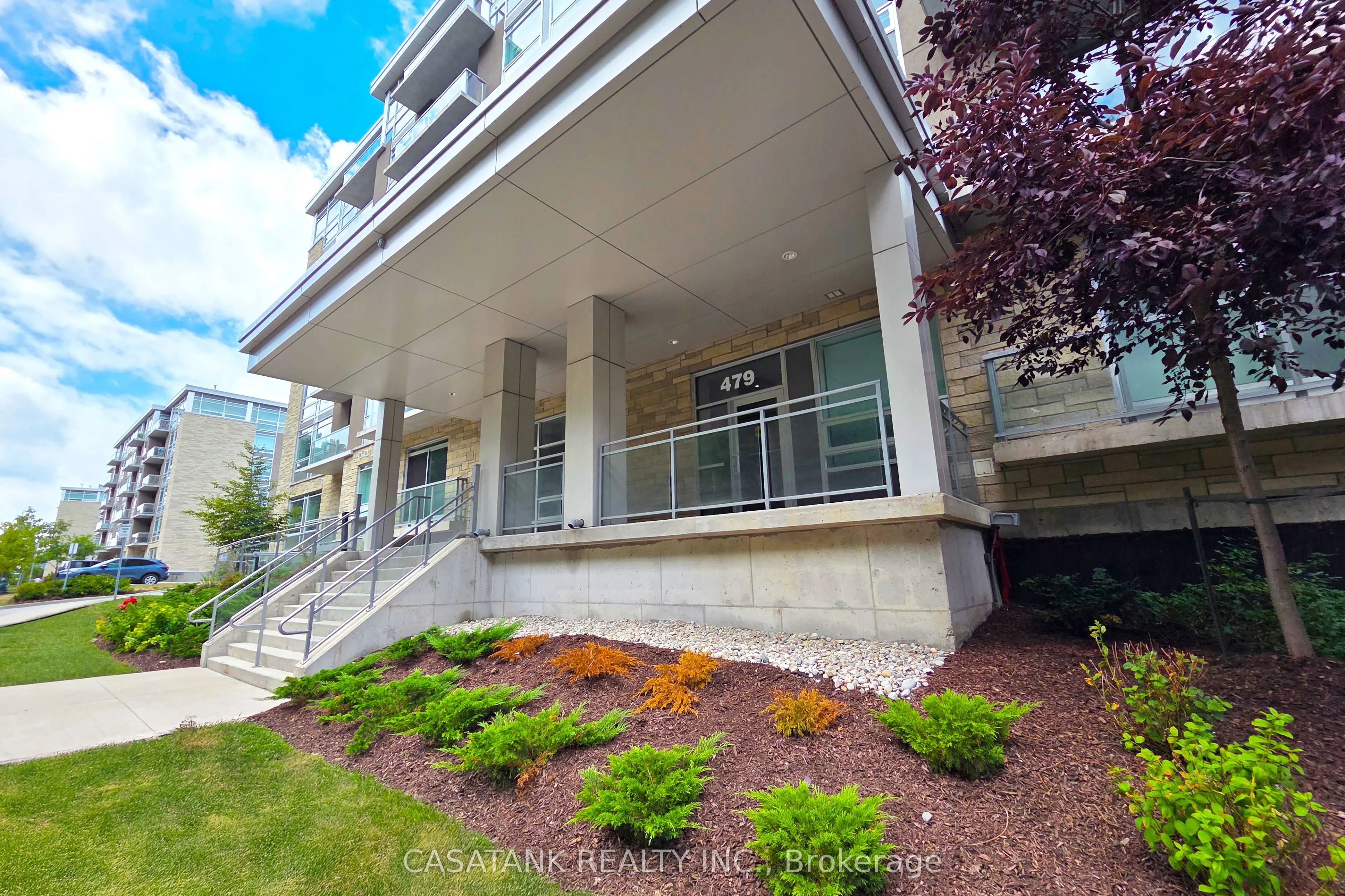 479 Charlton Avenue E, #408