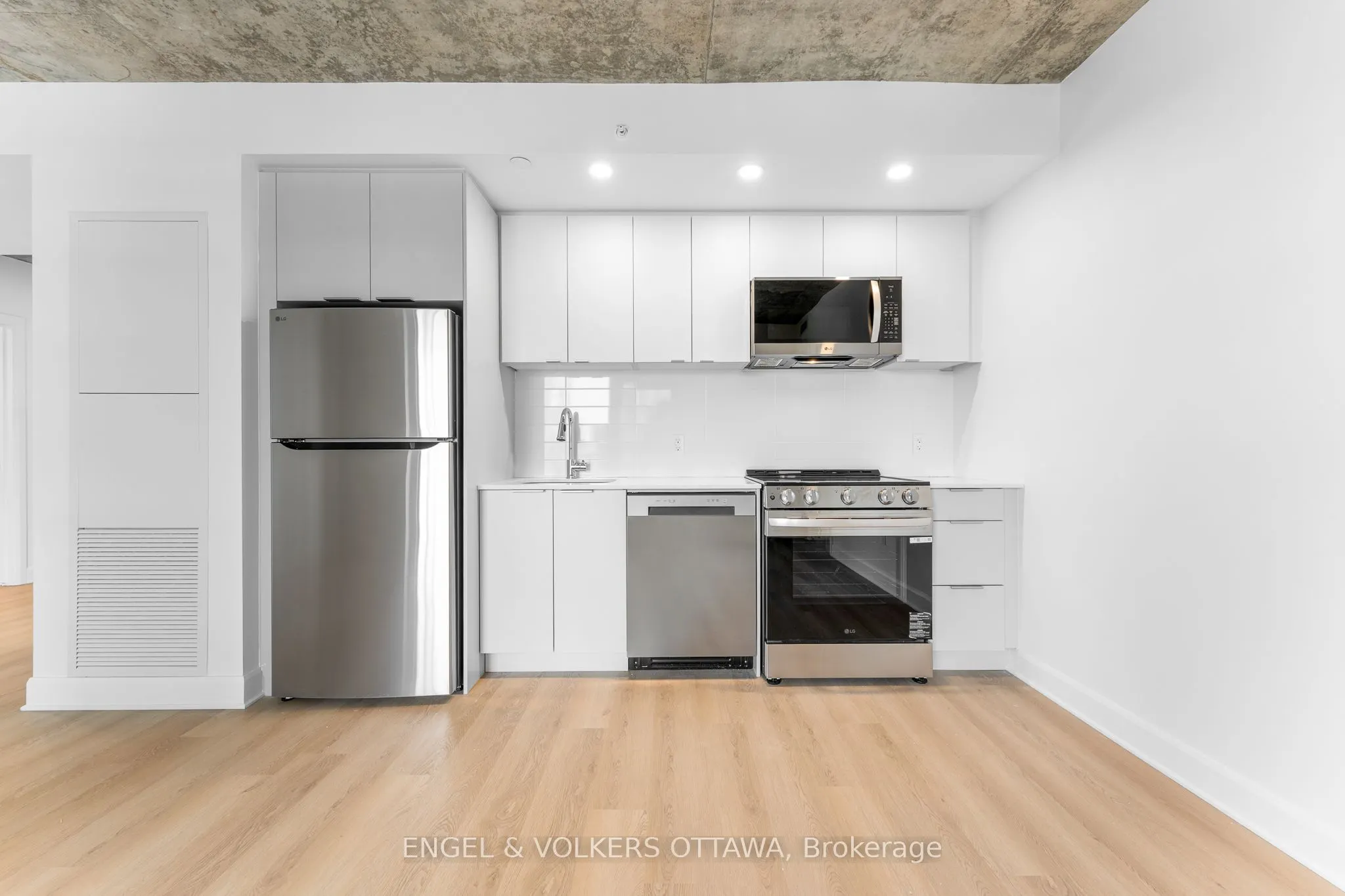 1366 Carling Avenue, #814