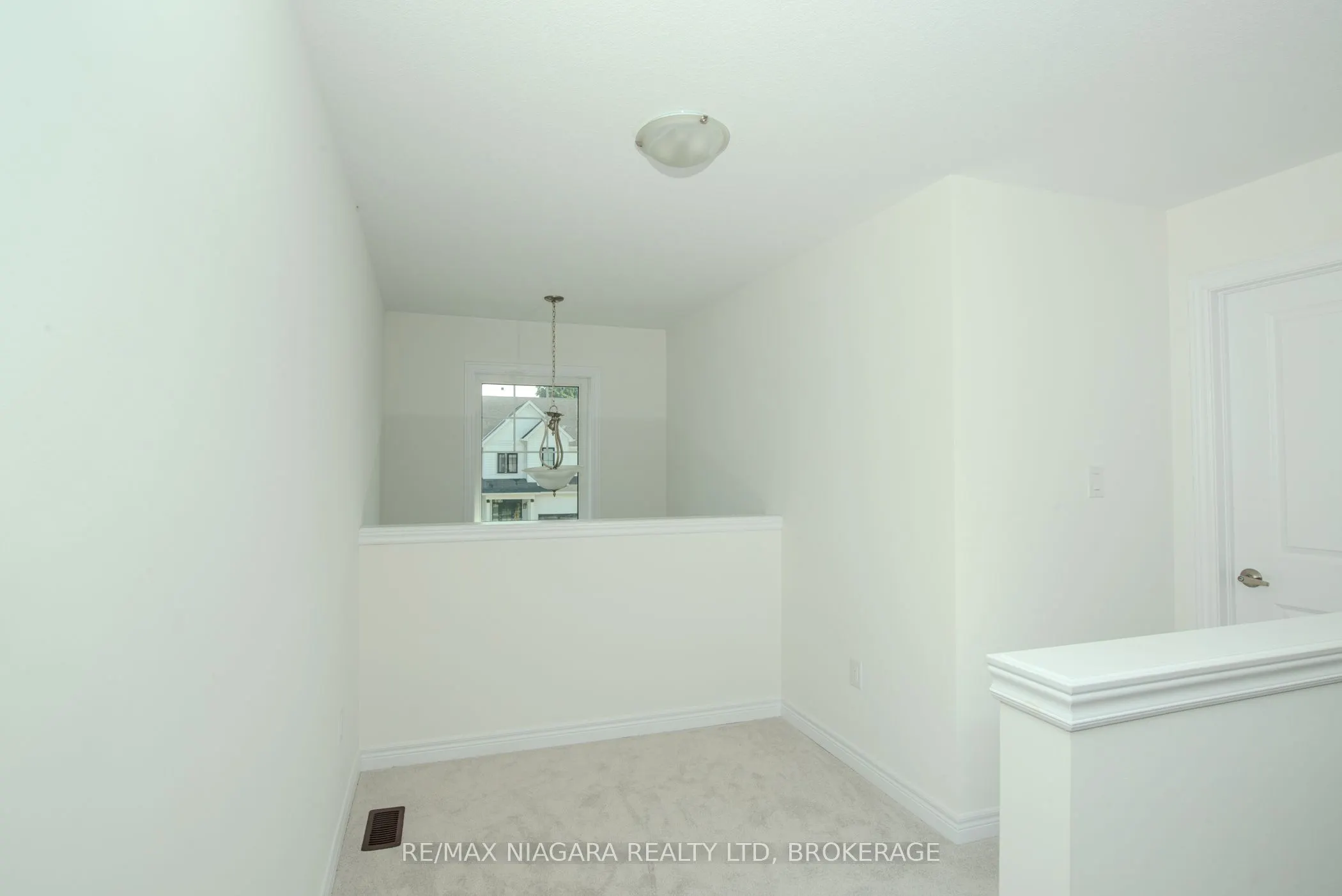 100 Blackbird Way