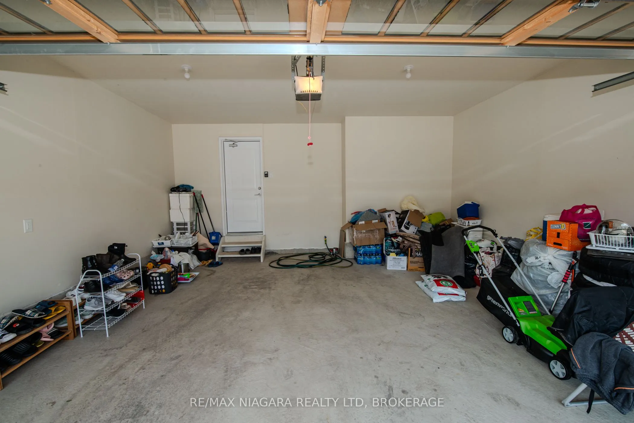 100 Blackbird Way