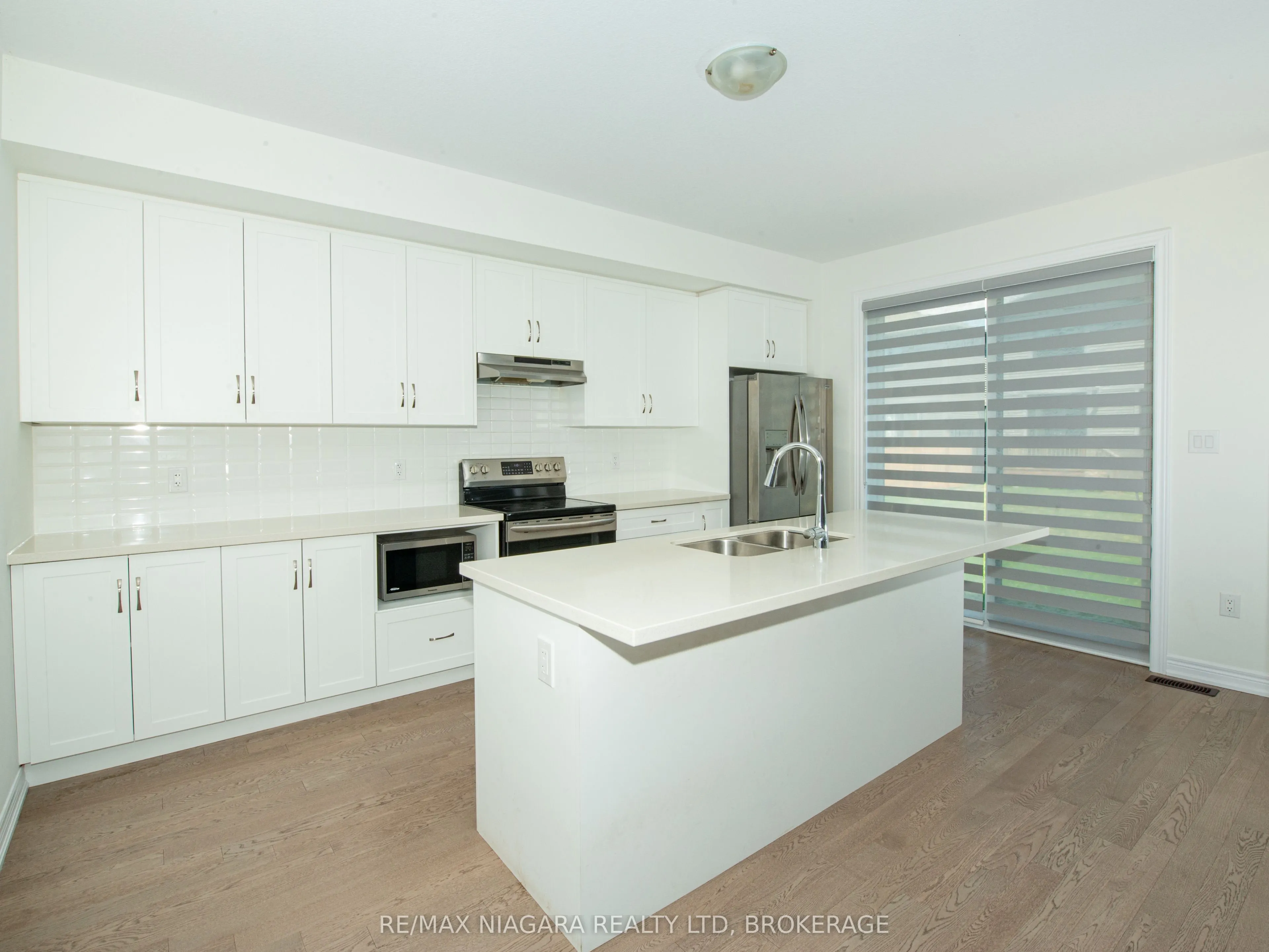 100 Blackbird Way