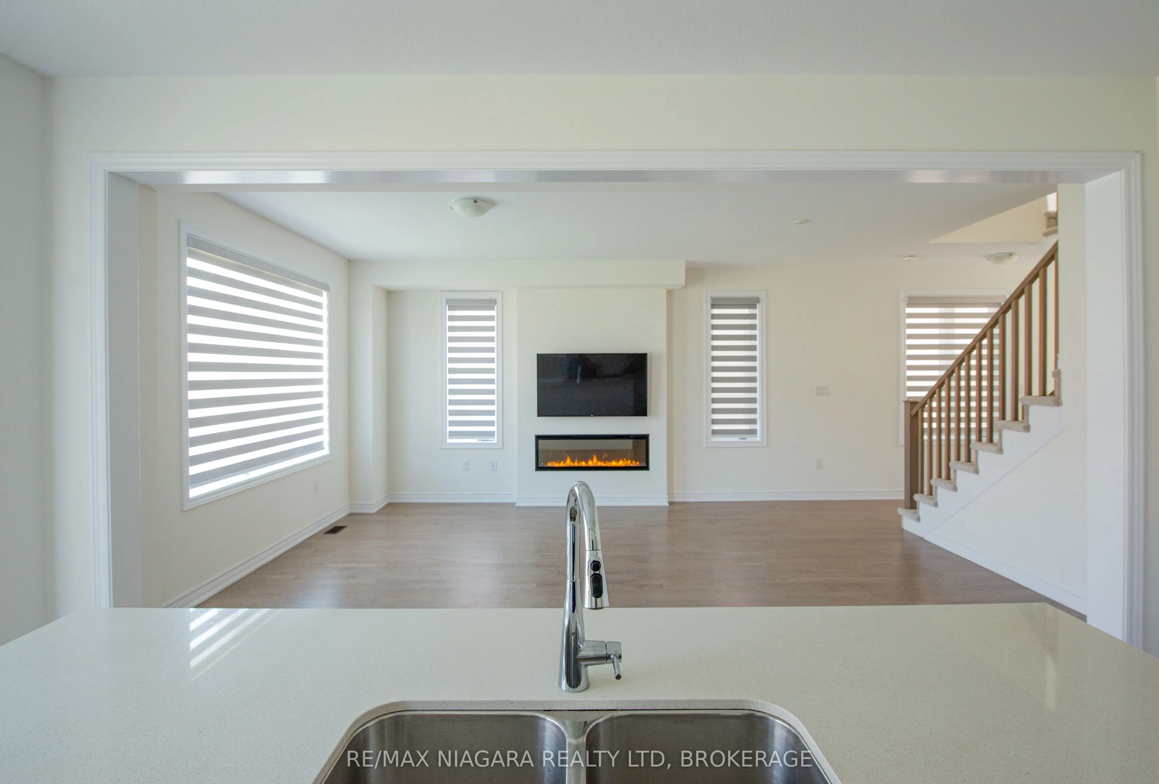100 Blackbird Way