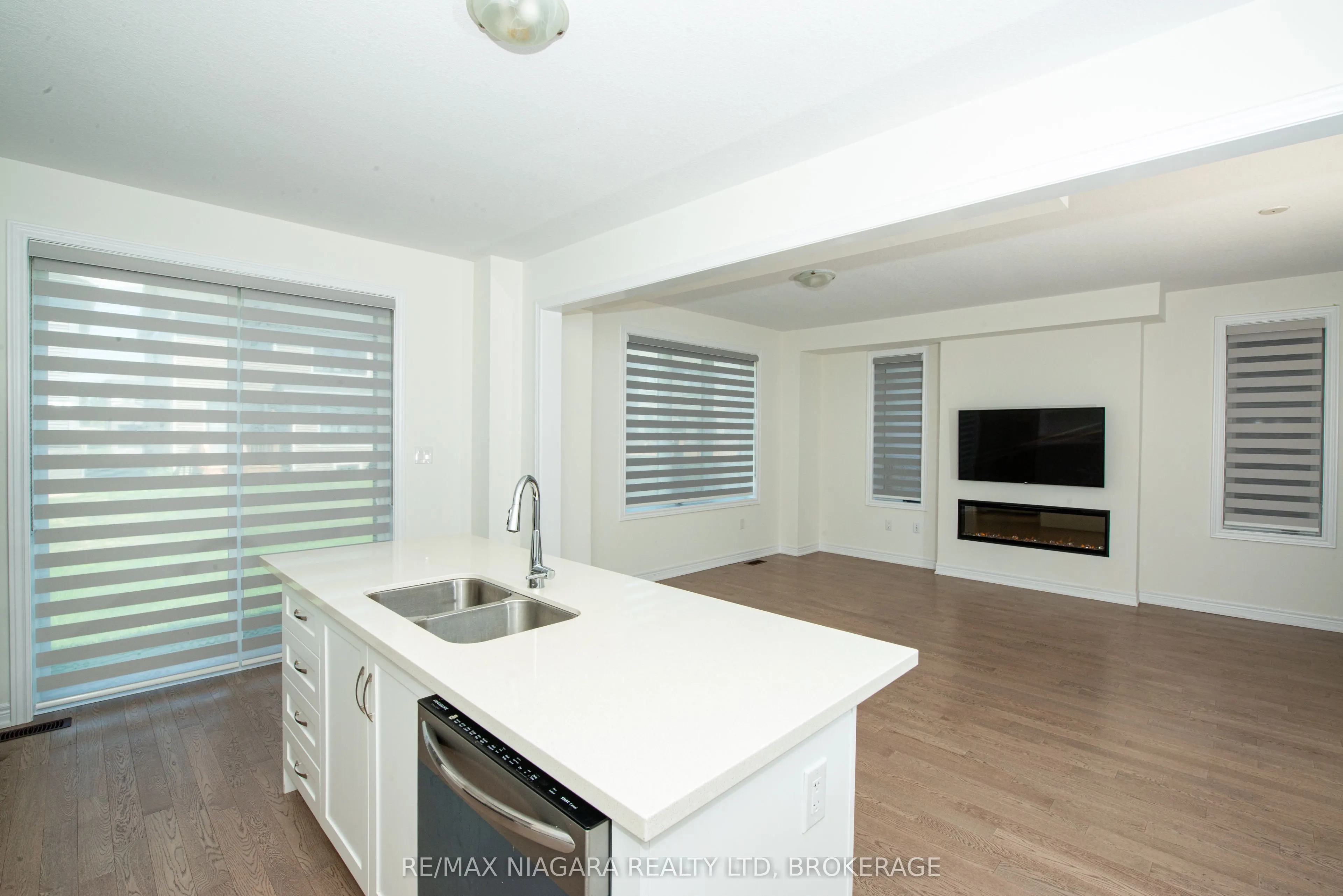 100 Blackbird Way