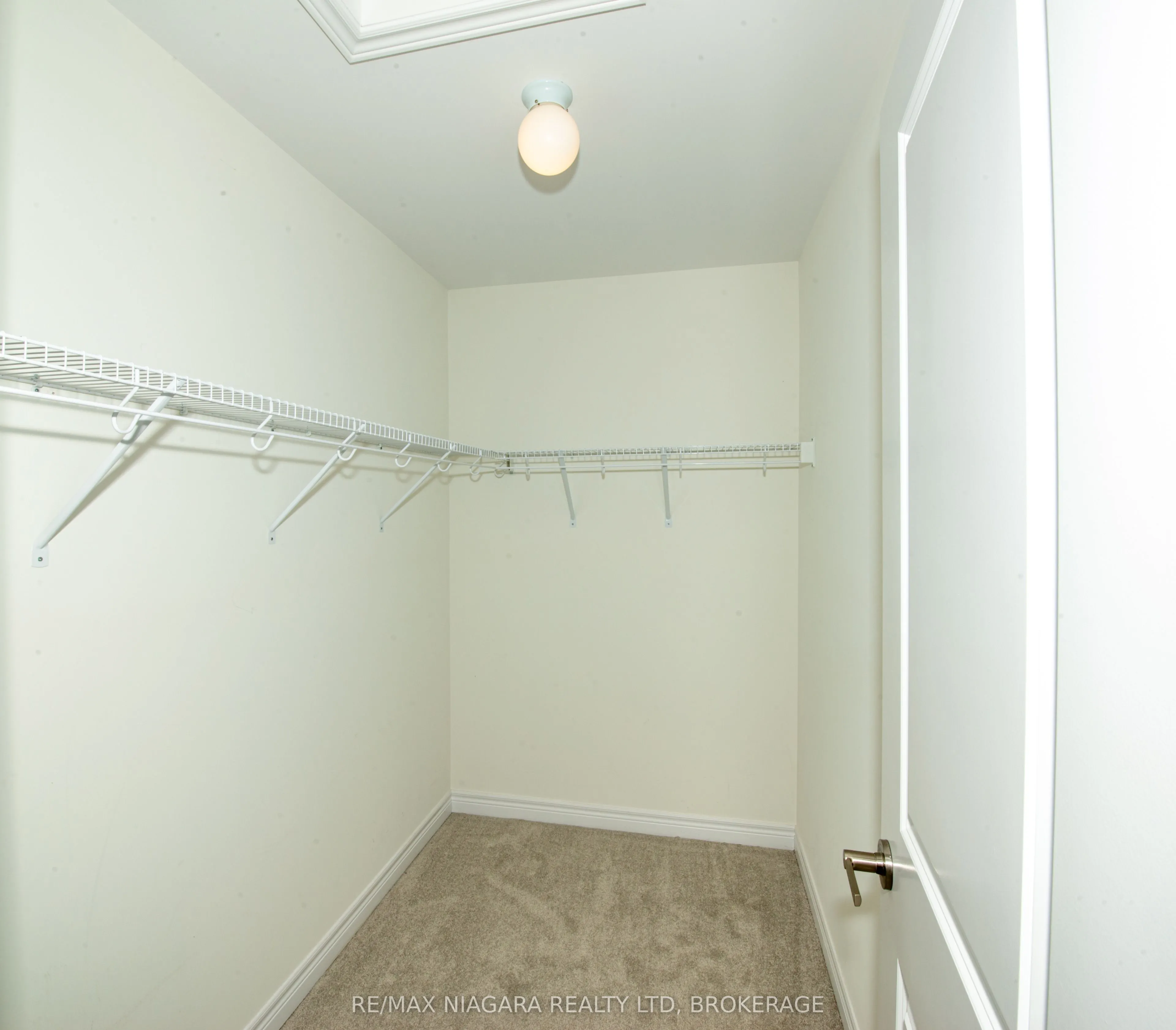 100 Blackbird Way
