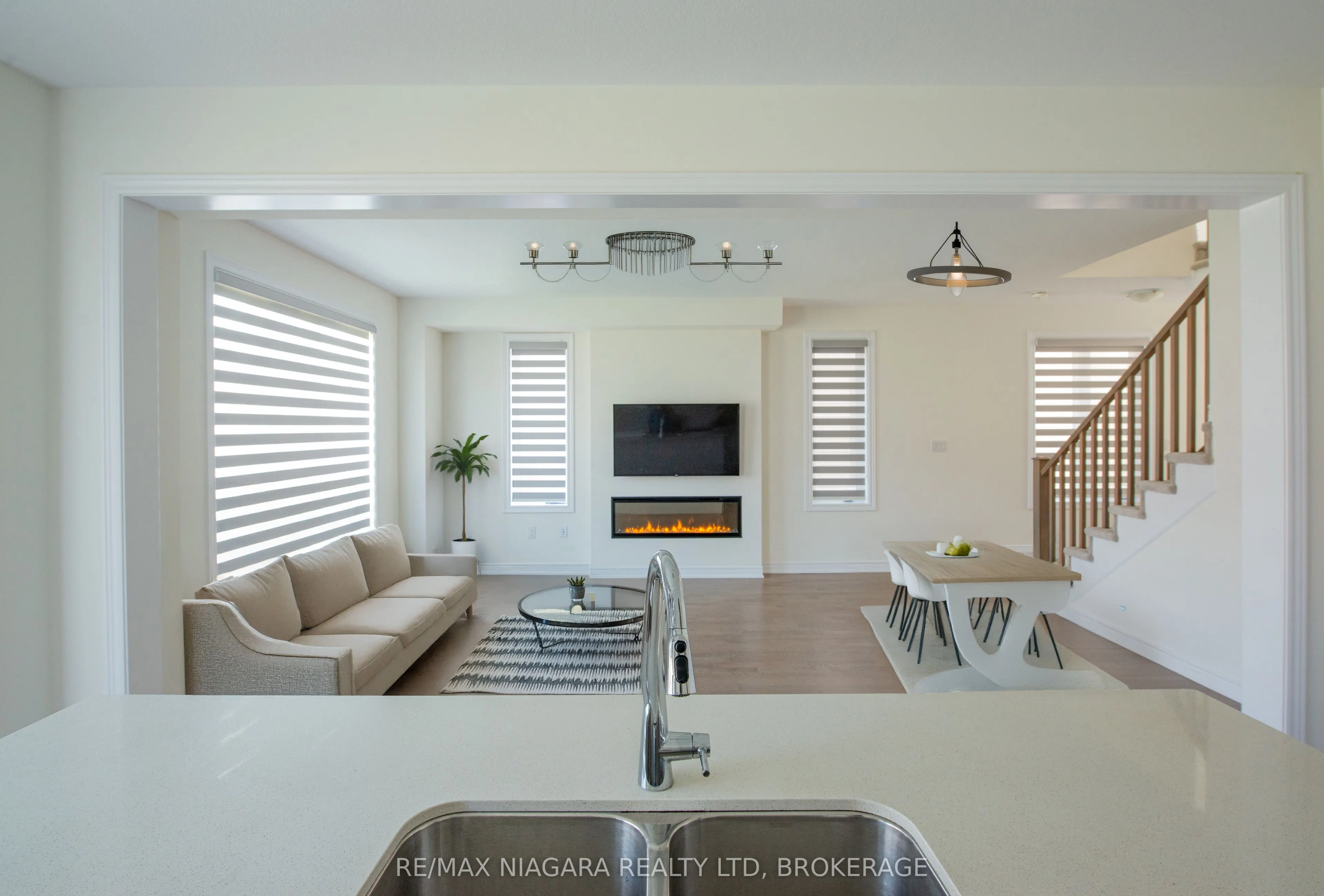 100 Blackbird Way