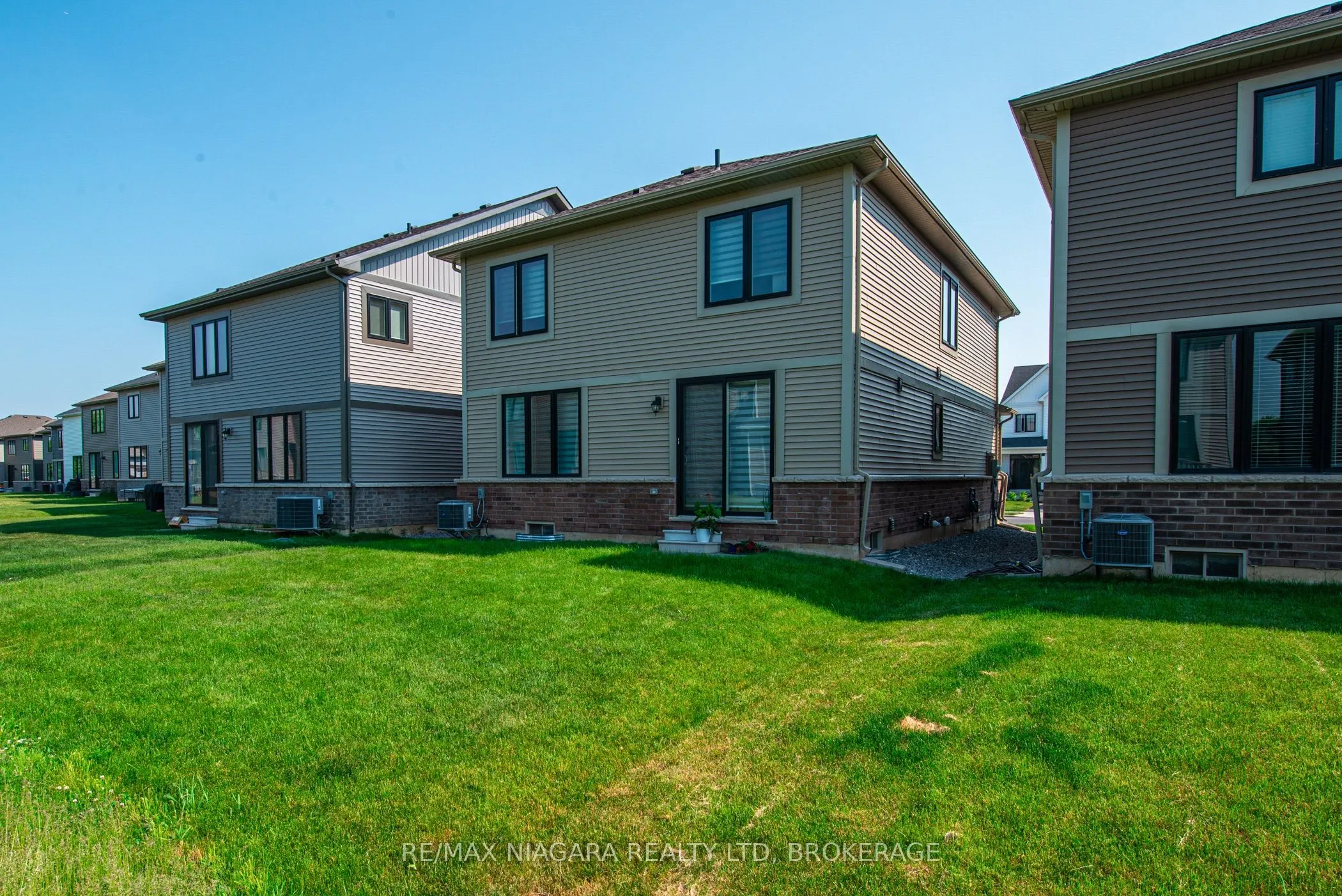 100 Blackbird Way