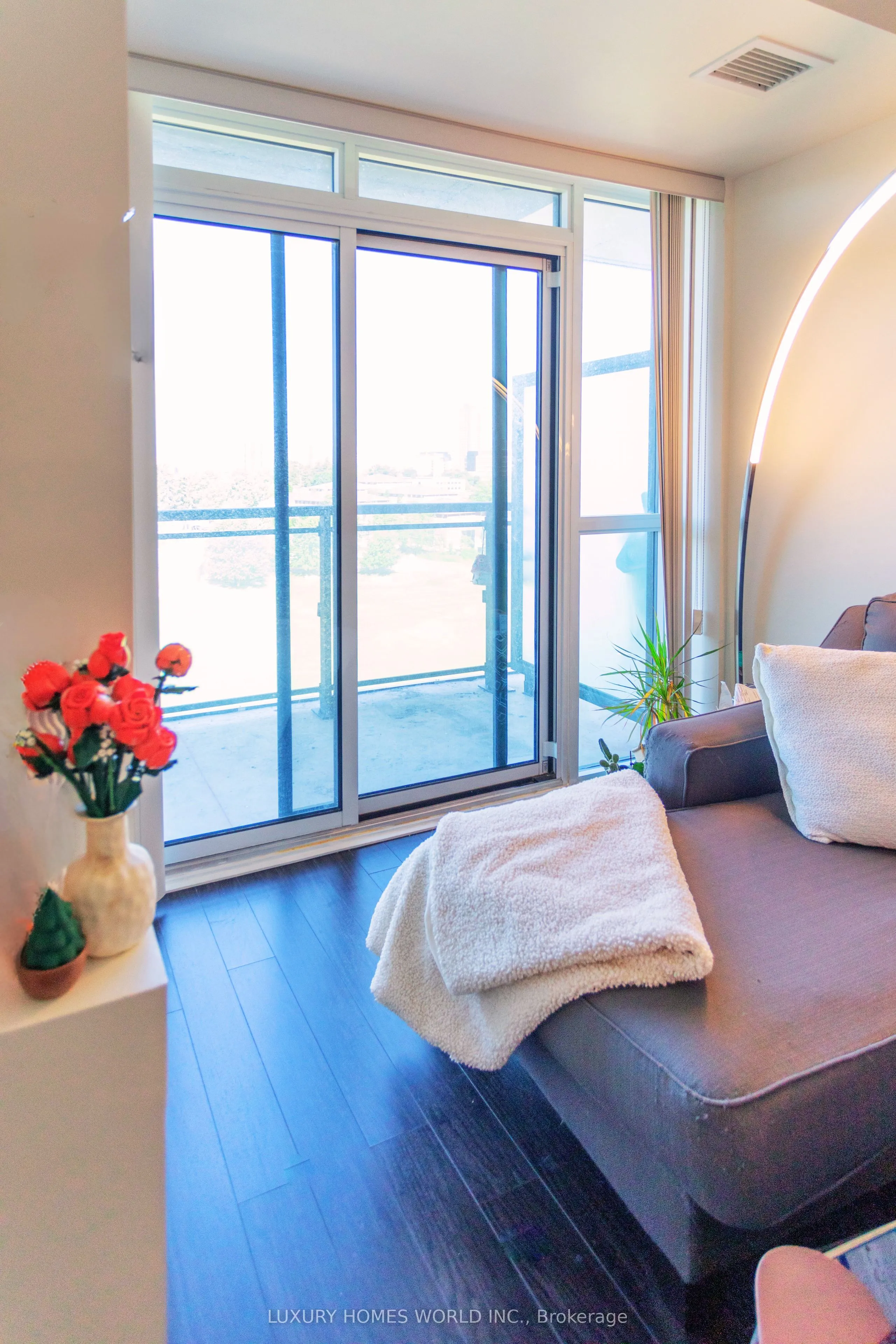 128 King Street, #5
