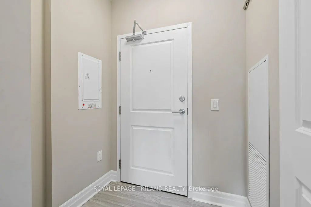 1200 Commissioners Road W, #504