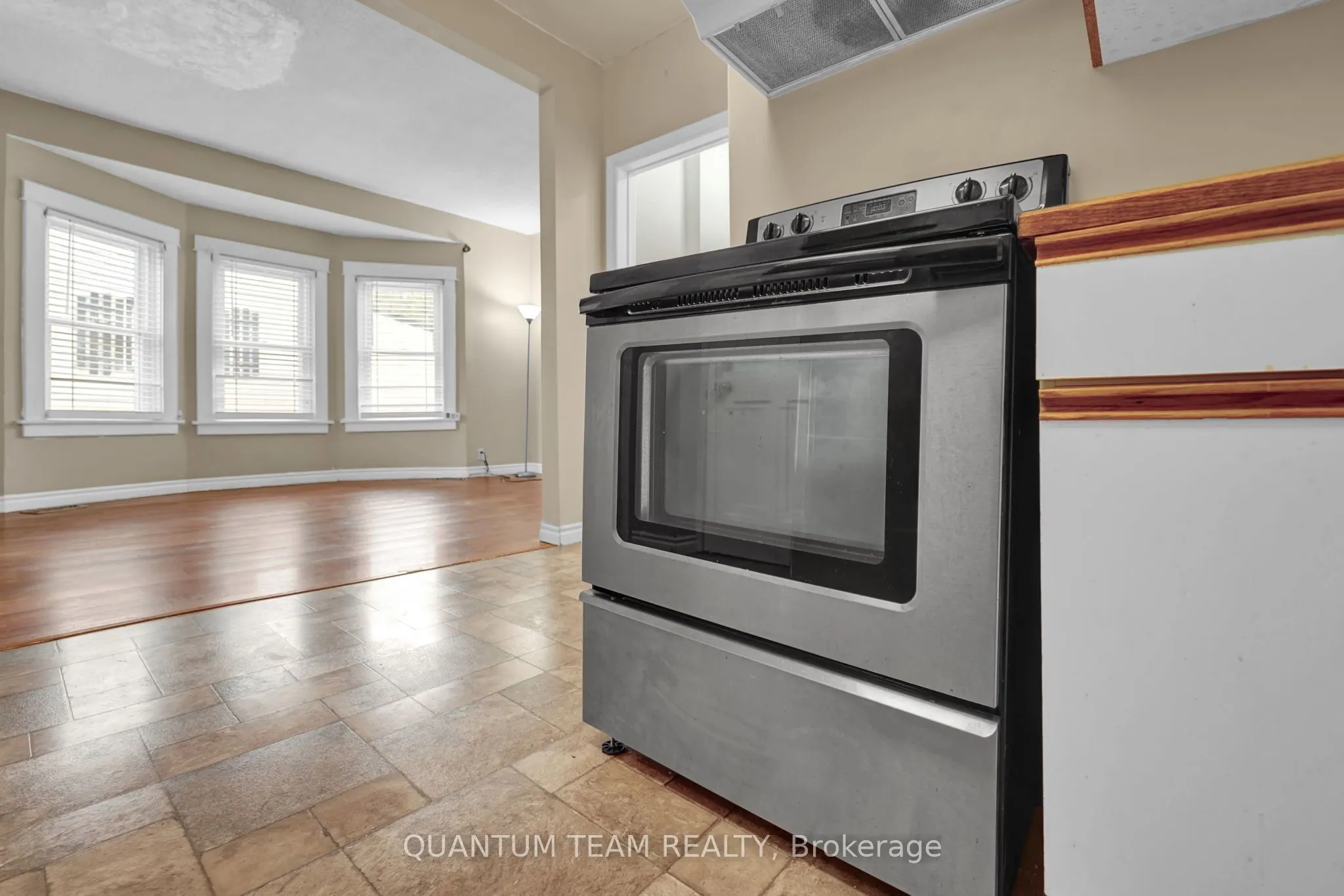 27 Berryman Avenue, #Main Floor unit
