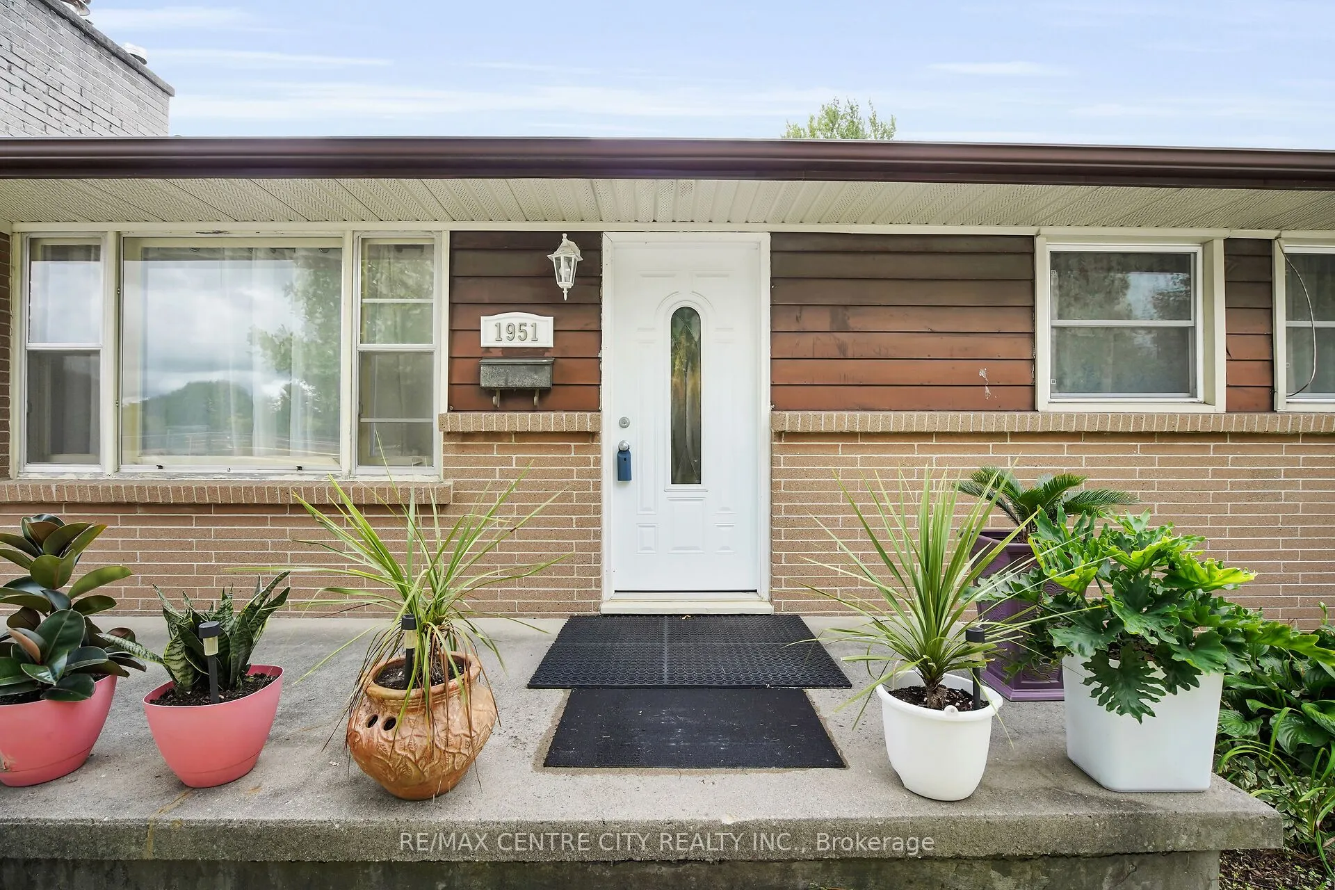 1951 Duluth Crescent