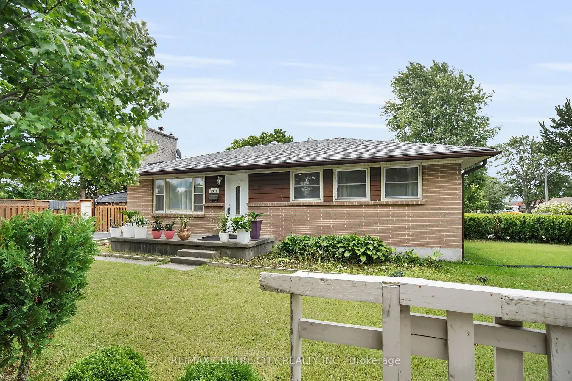 1951 Duluth Crescent
