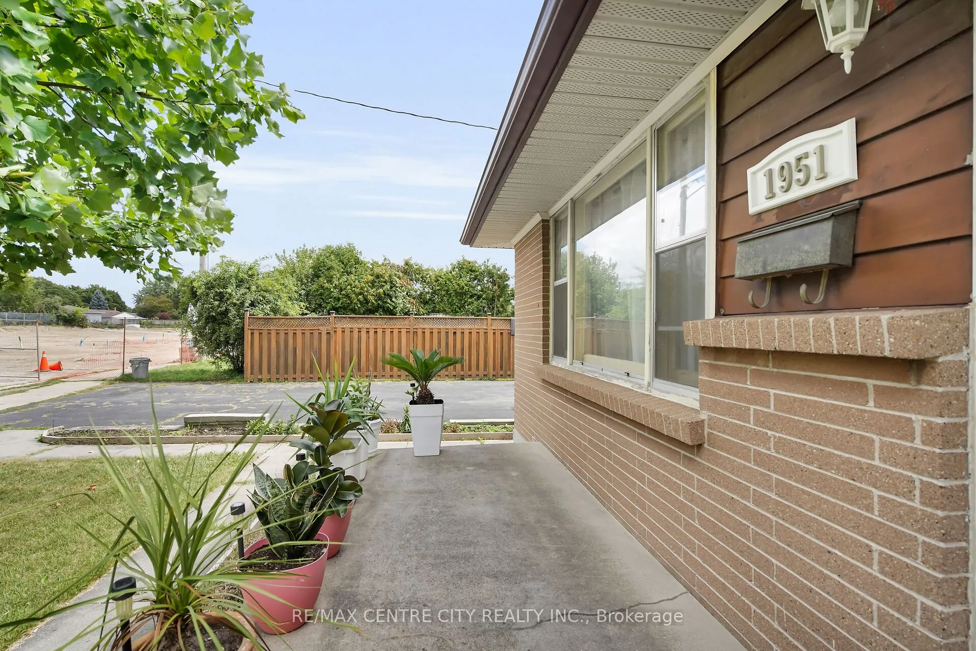 1951 Duluth Crescent