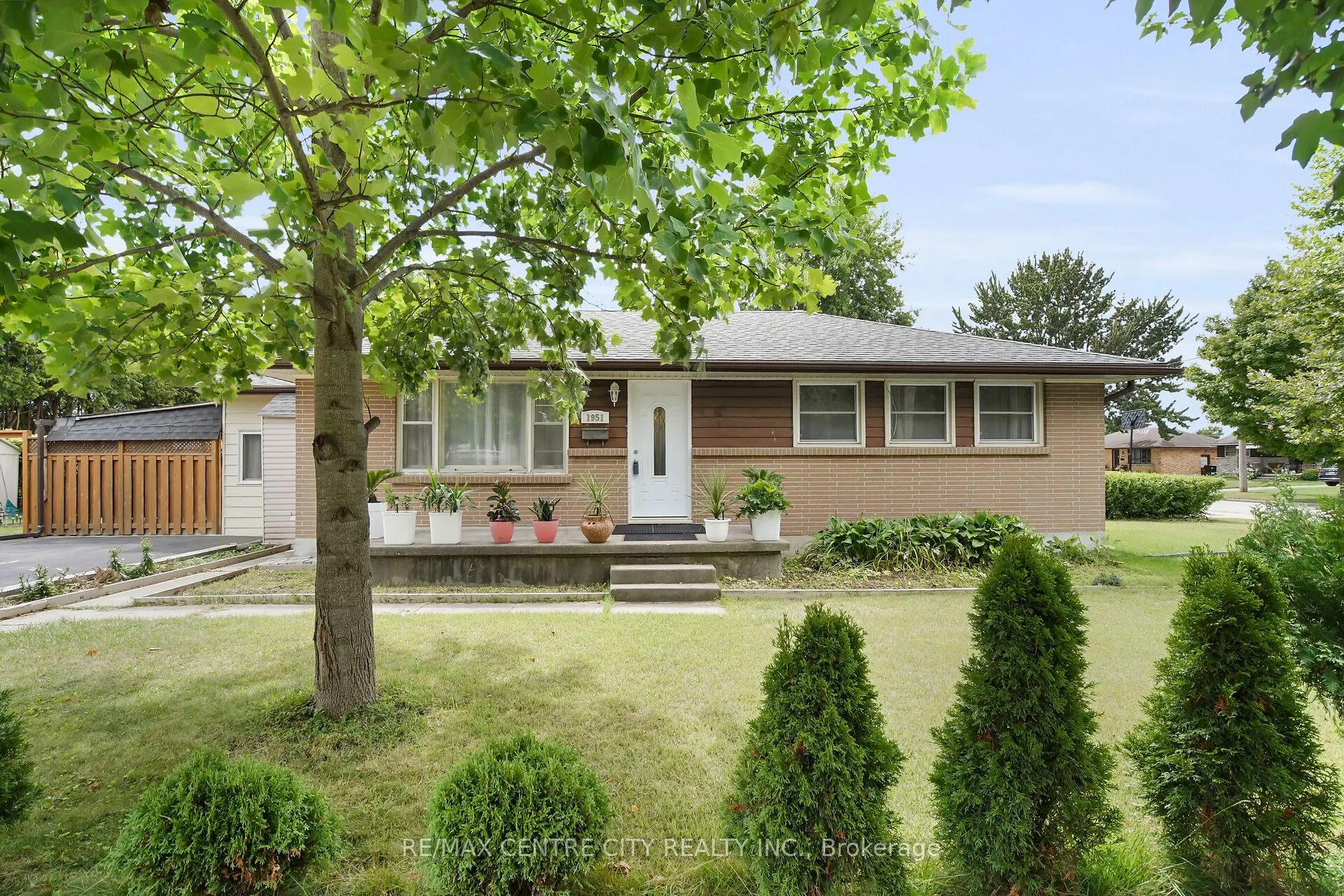 1951 Duluth Crescent