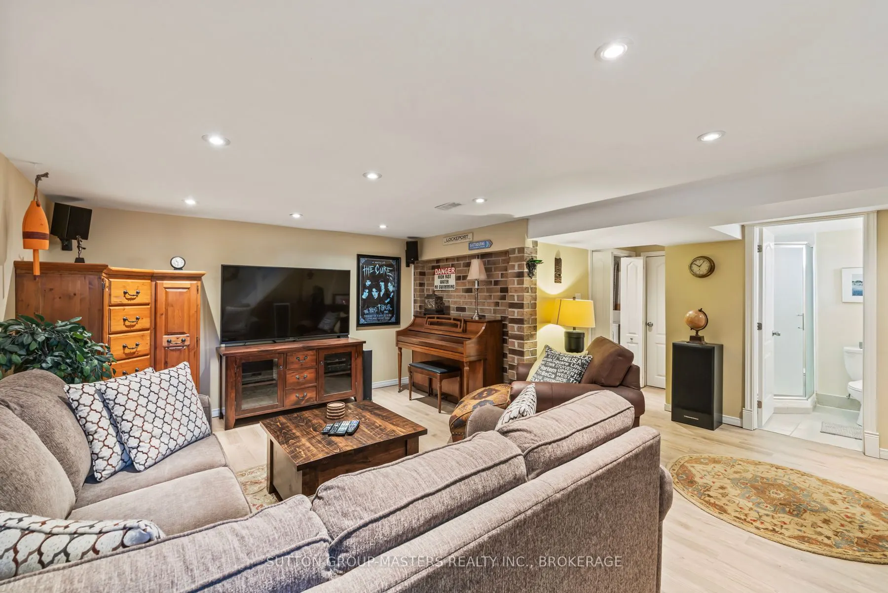 759 Somerset Crescent