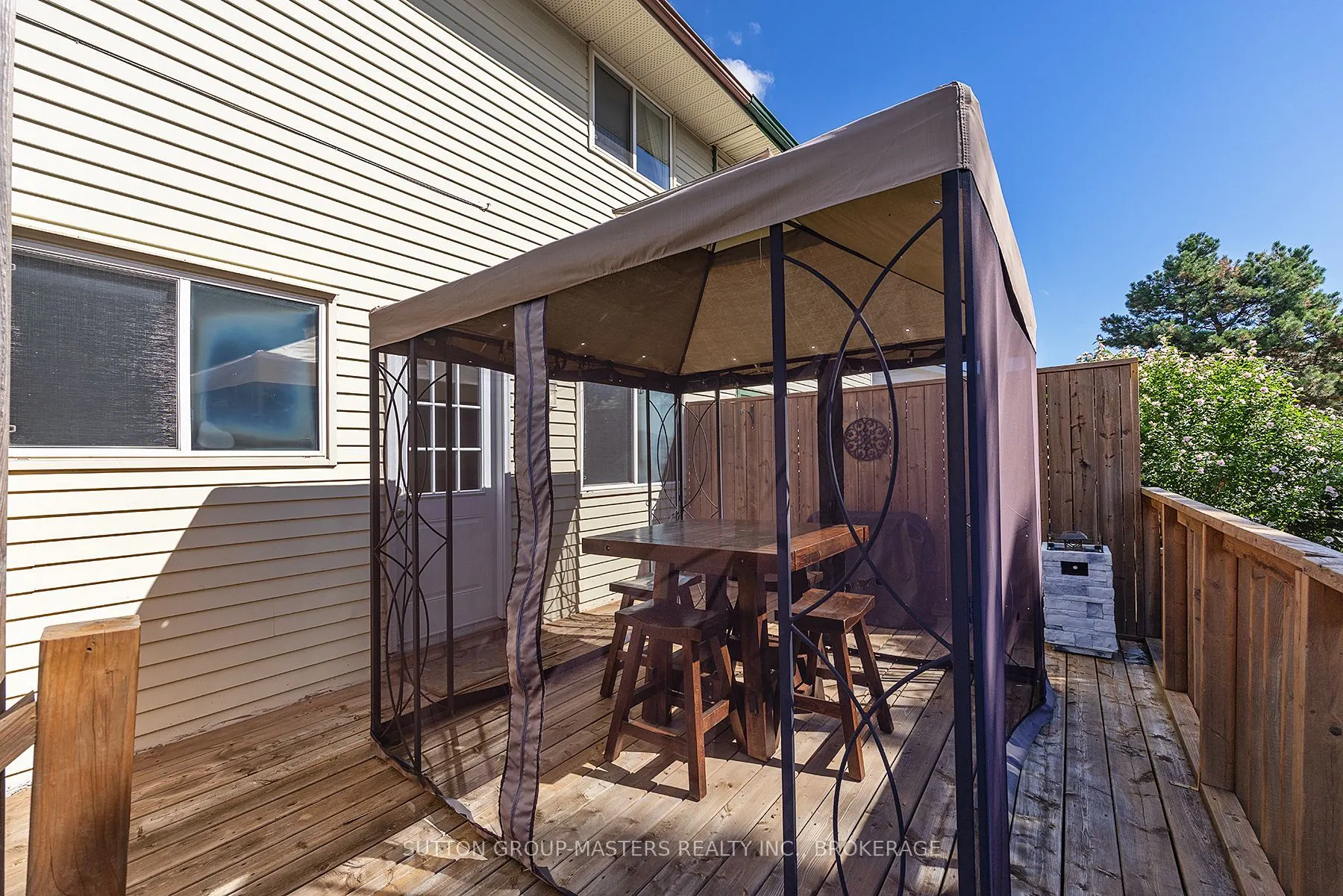 759 Somerset Crescent