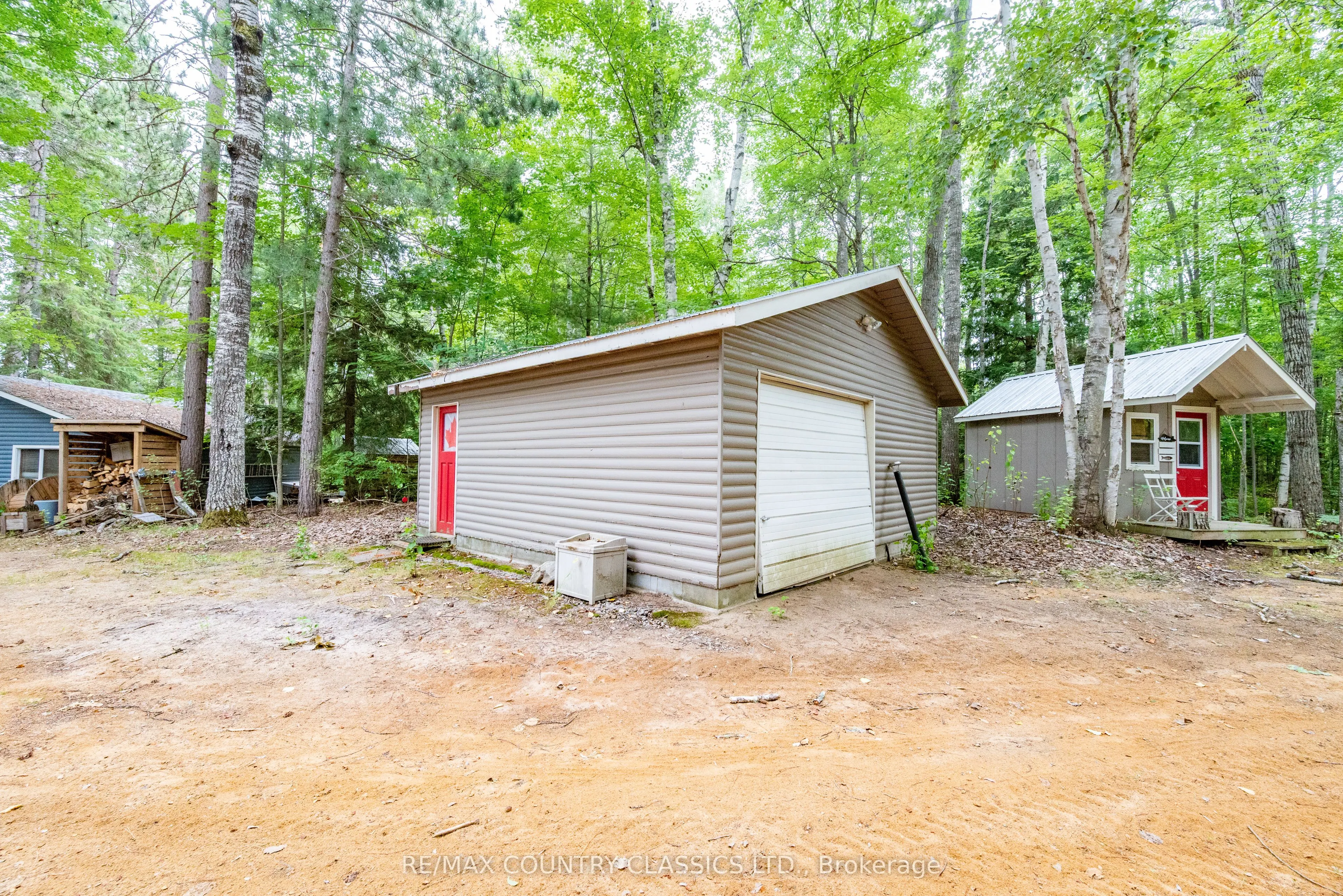 1258 Kamaniskeg Lake Road