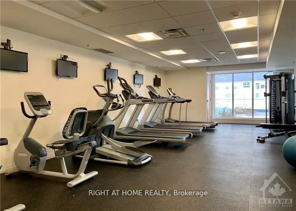 242 Rideau Street, #709