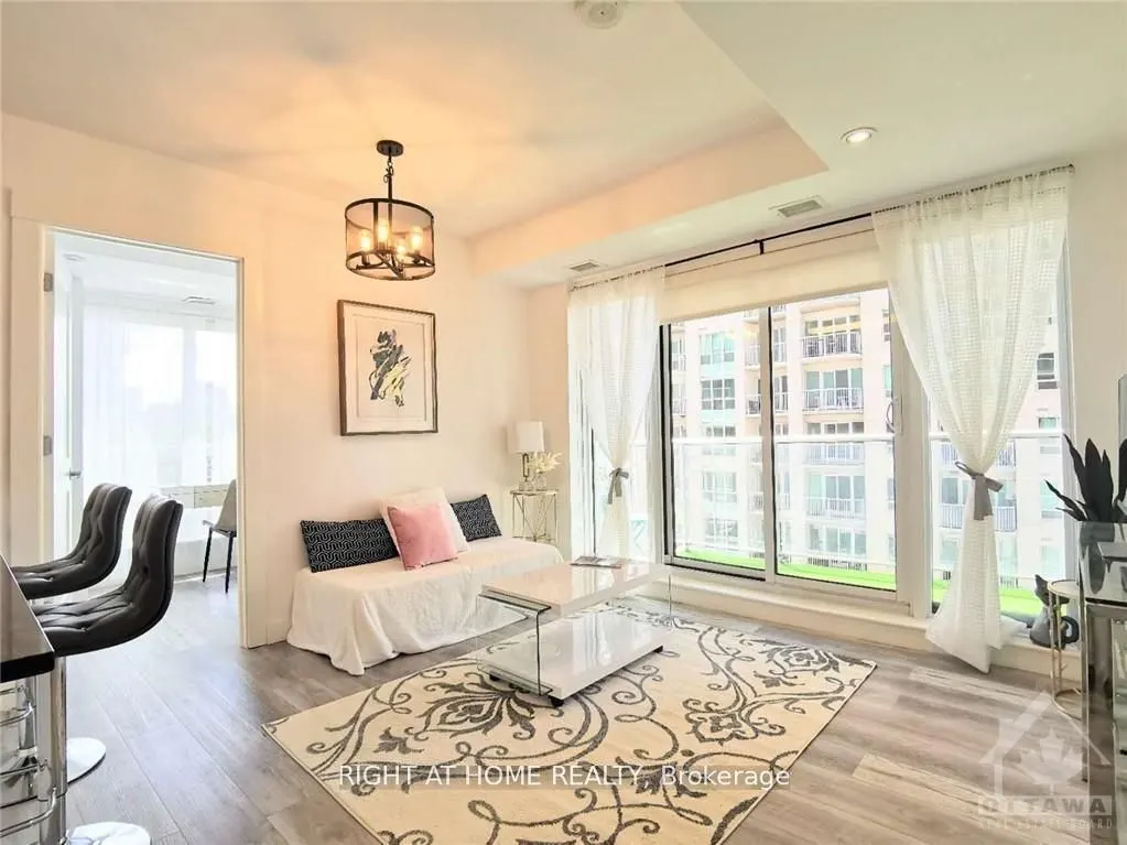 242 Rideau Street, #709