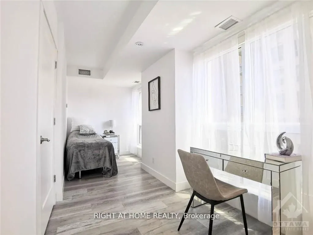242 Rideau Street, #709