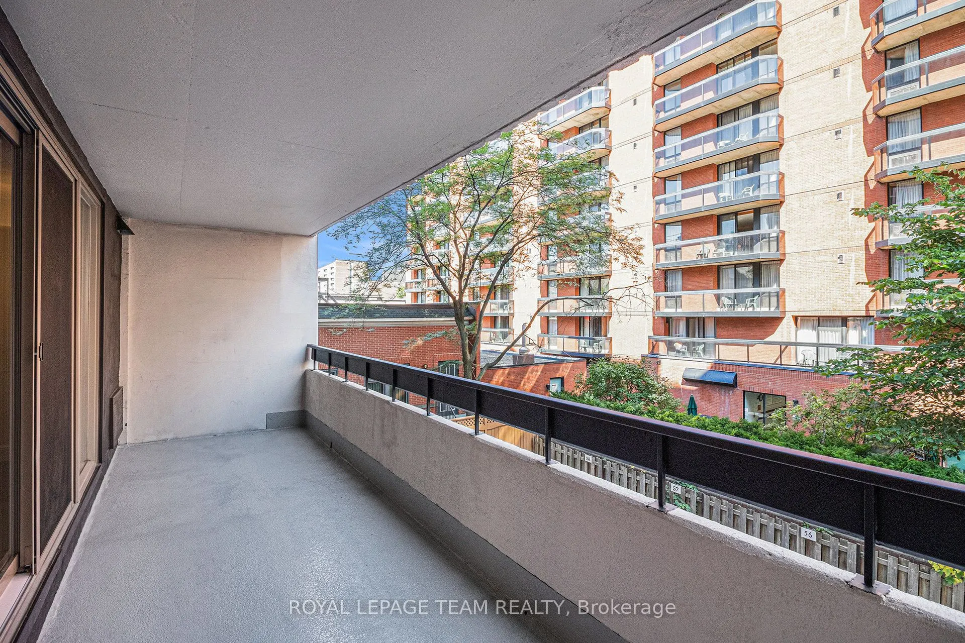 141 Somerset Street W, #402