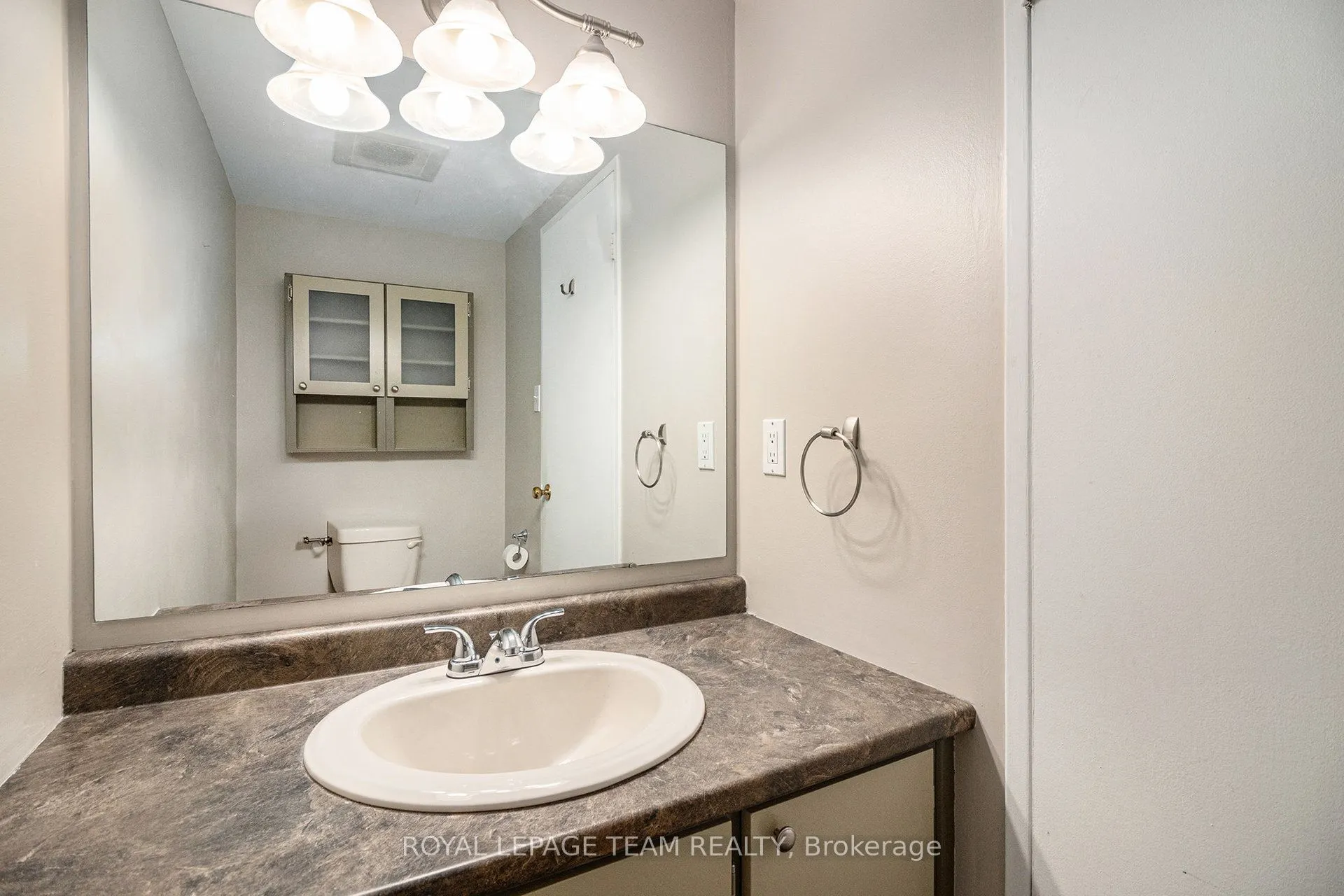 141 Somerset Street W, #402