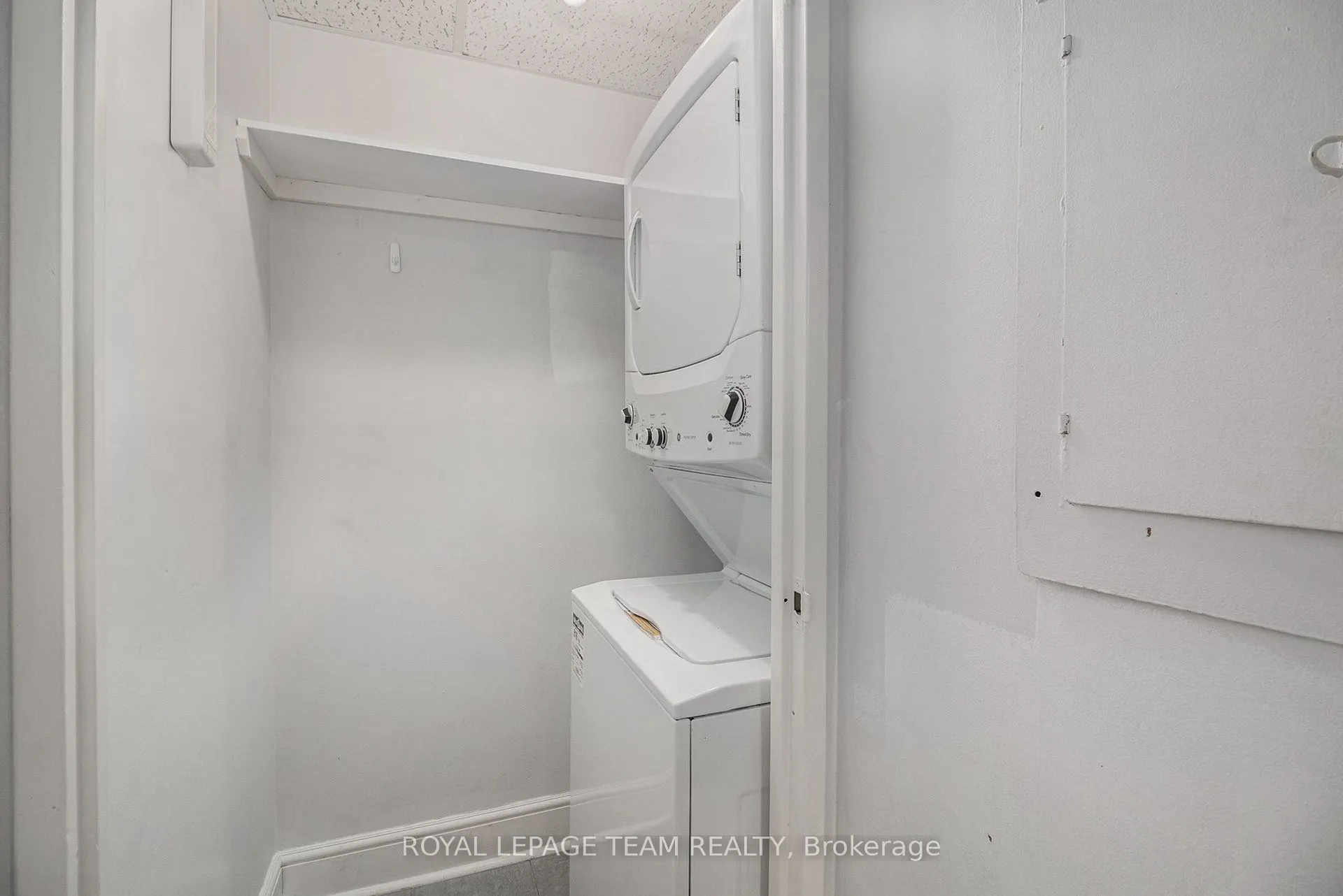 141 Somerset Street W, #402