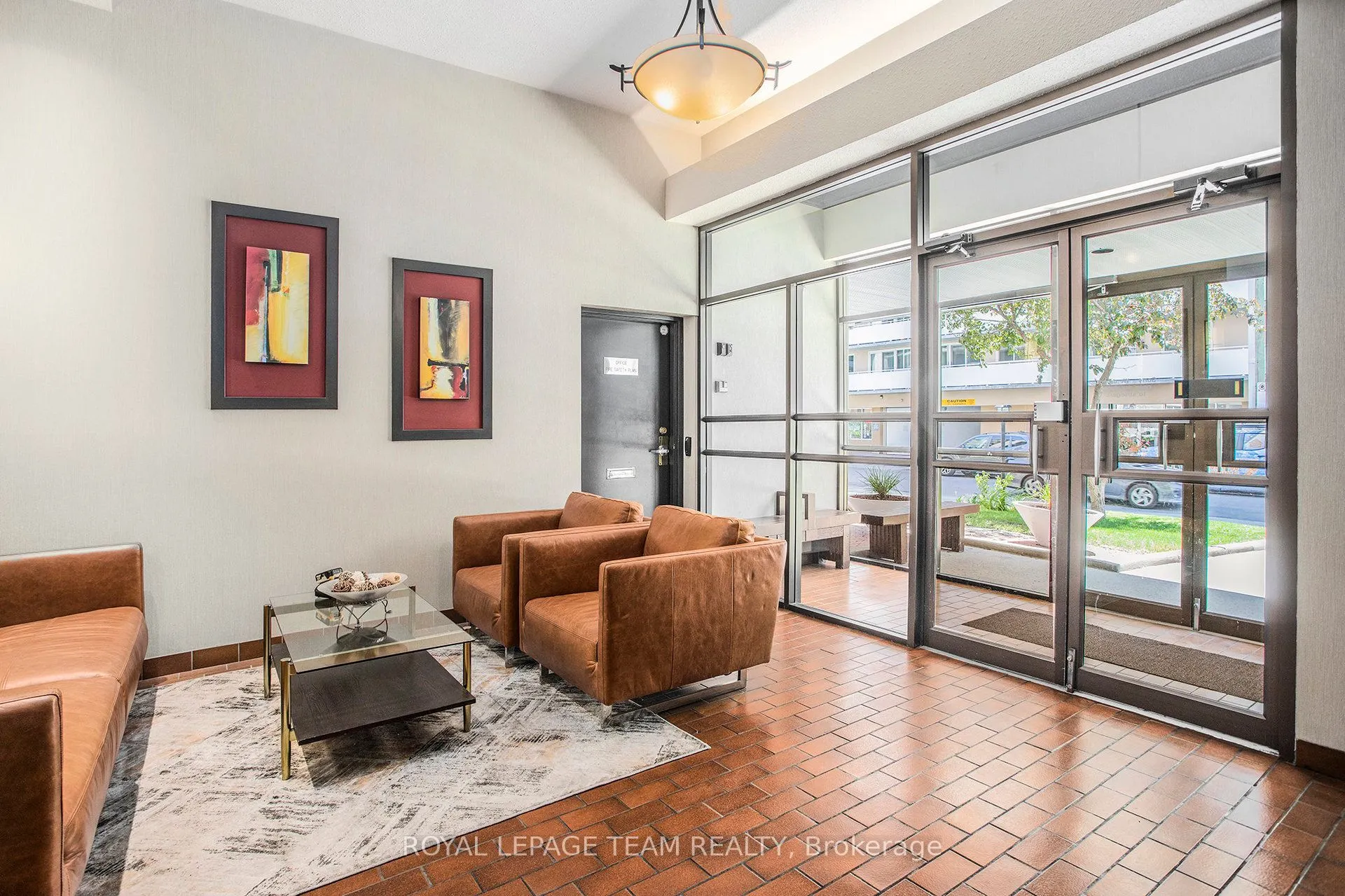 141 Somerset Street W, #402