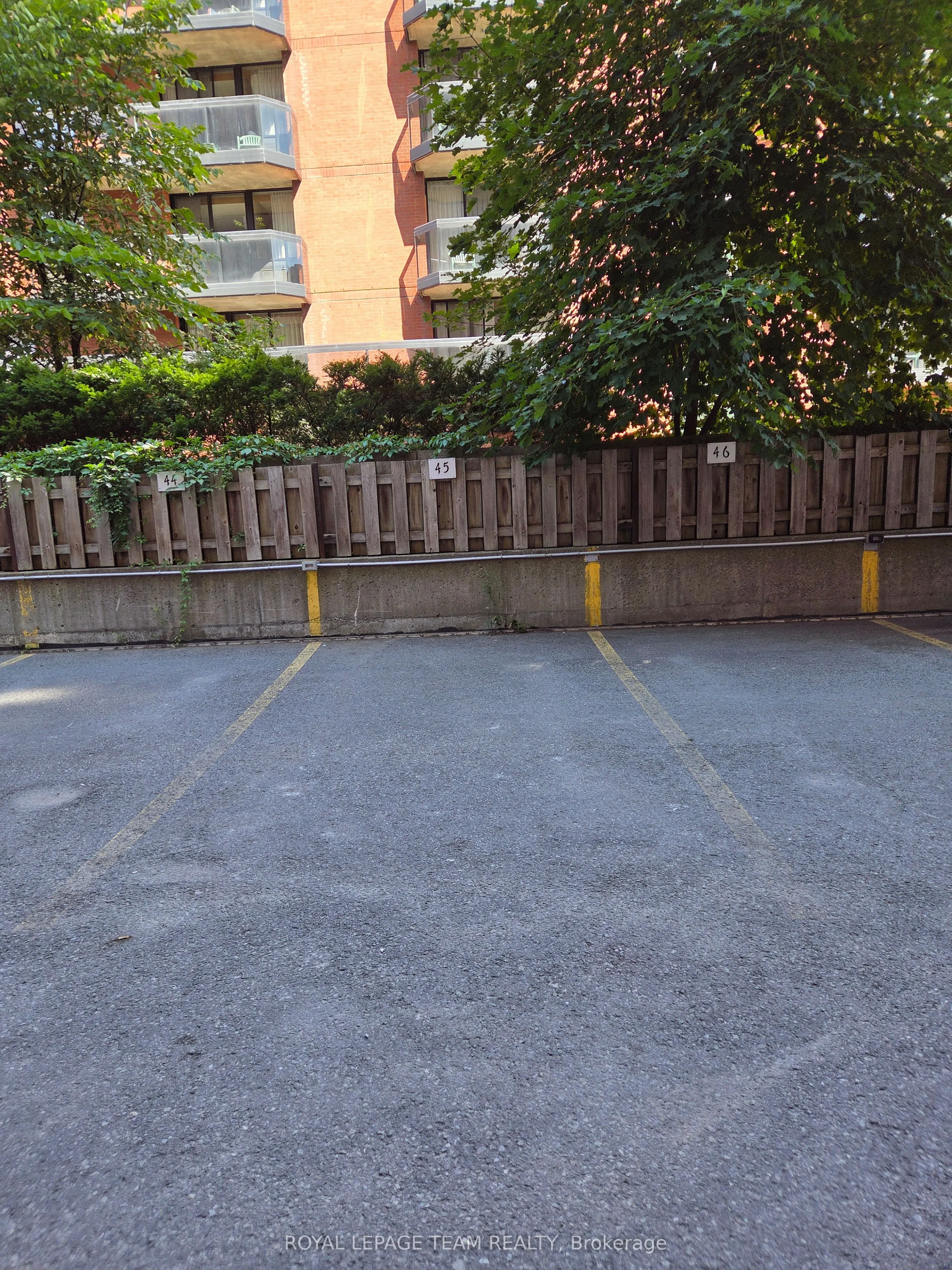141 Somerset Street W, #402