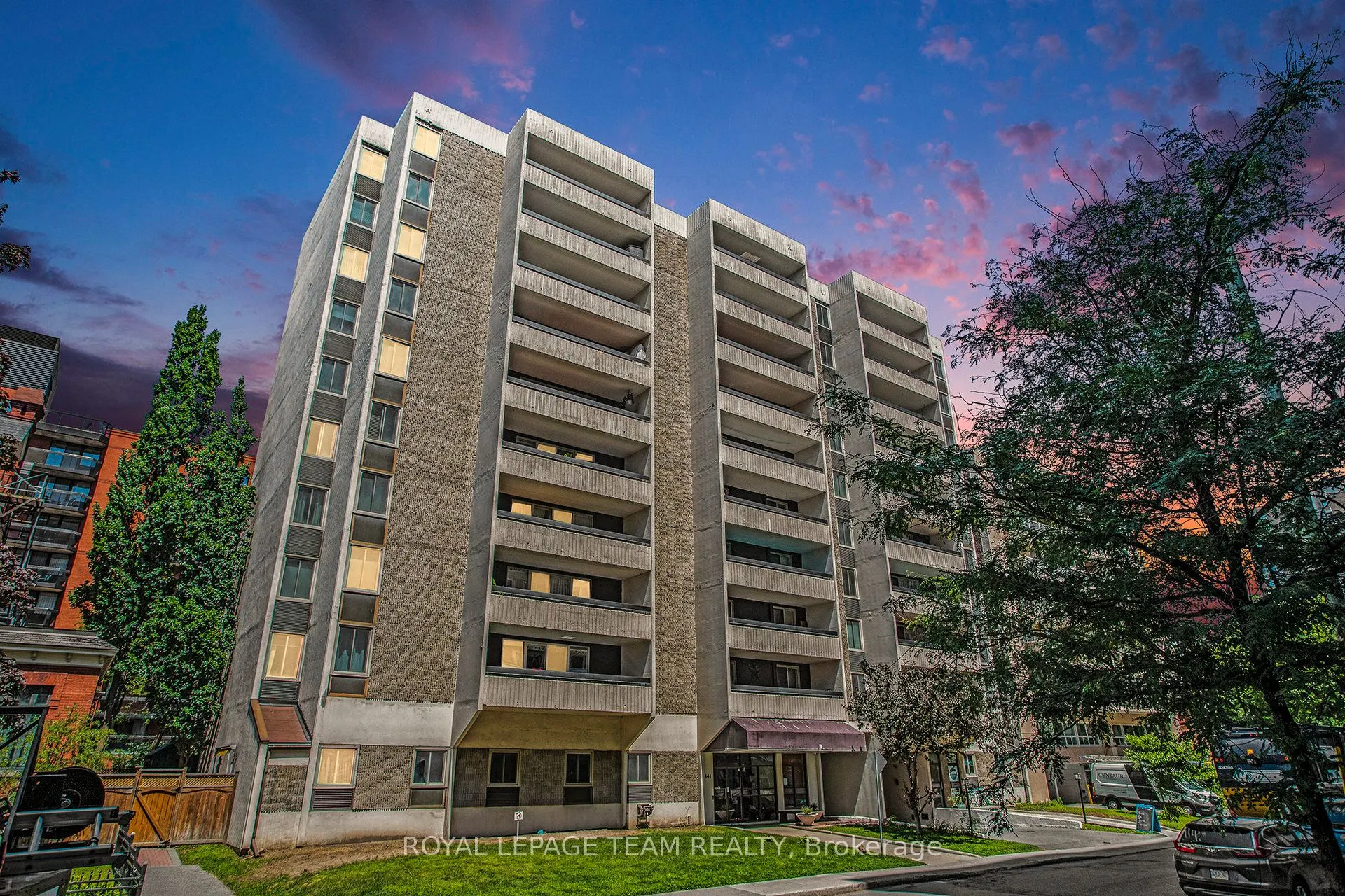 141 Somerset Street W, #402