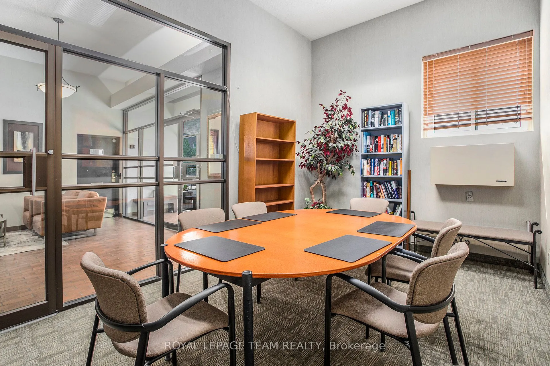 141 Somerset Street W, #402
