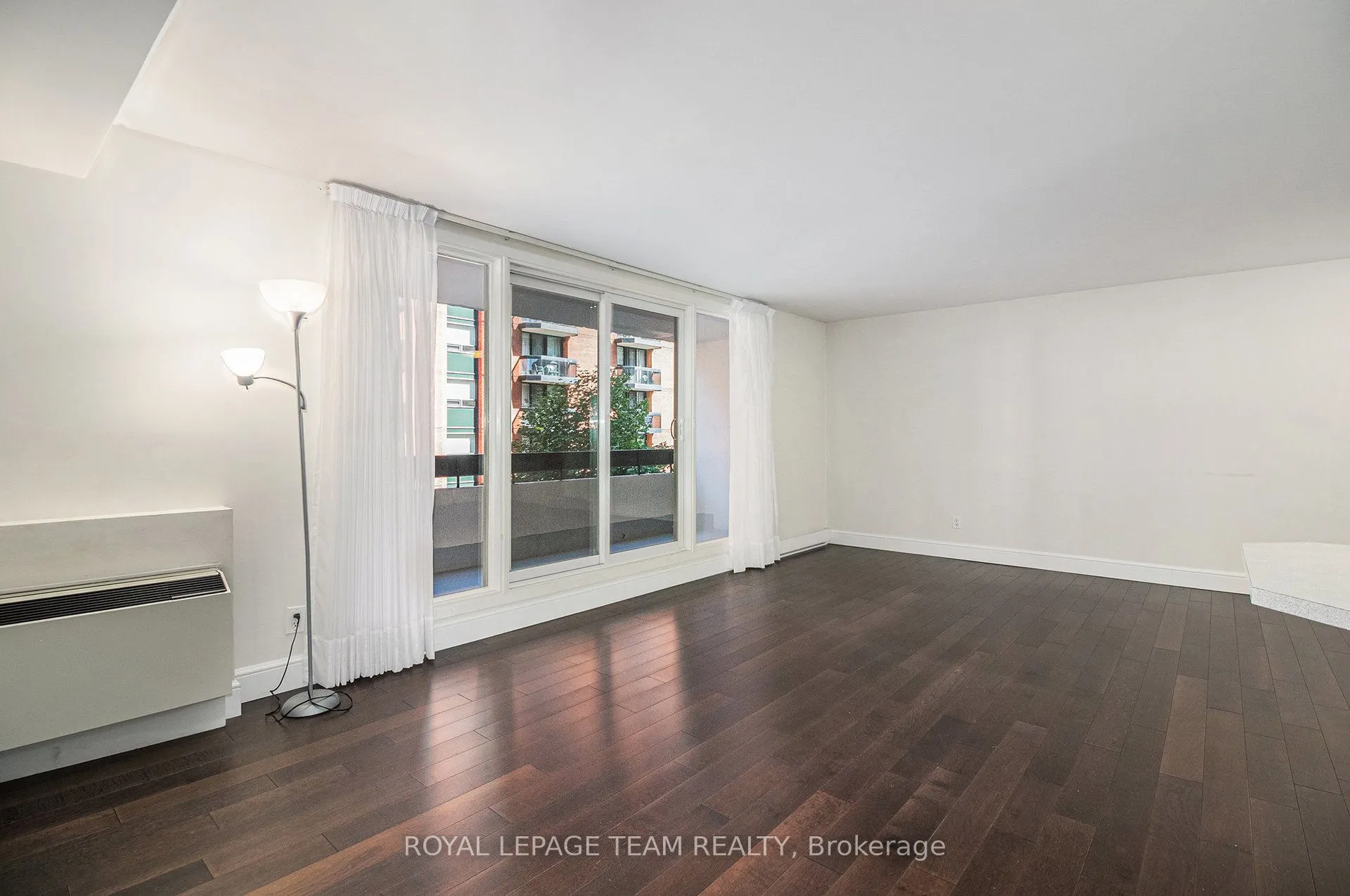 141 Somerset Street W, #402