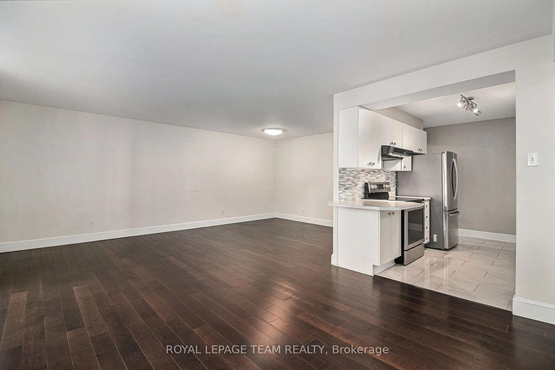 141 Somerset Street W, #402