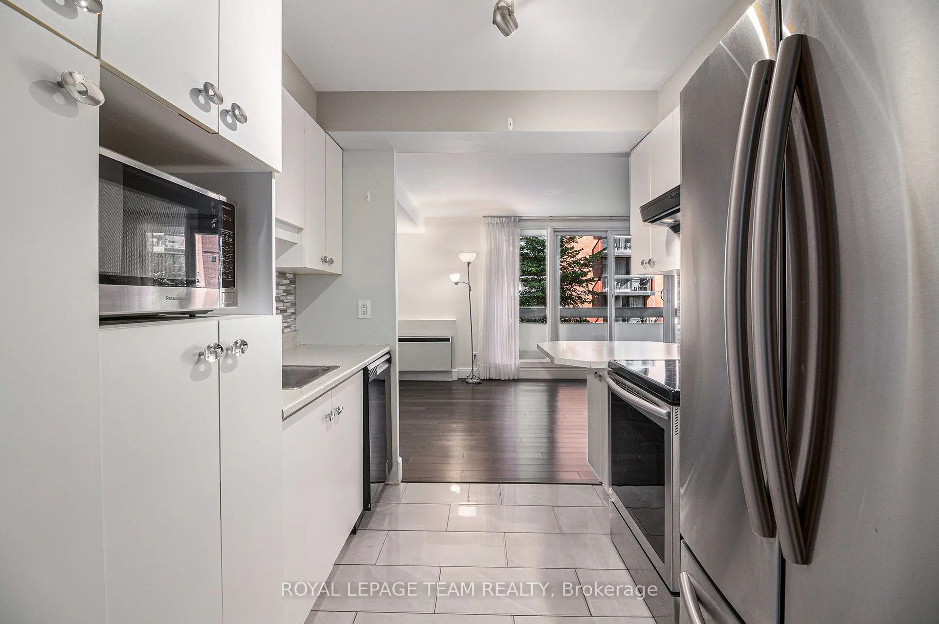 141 Somerset Street W, #402