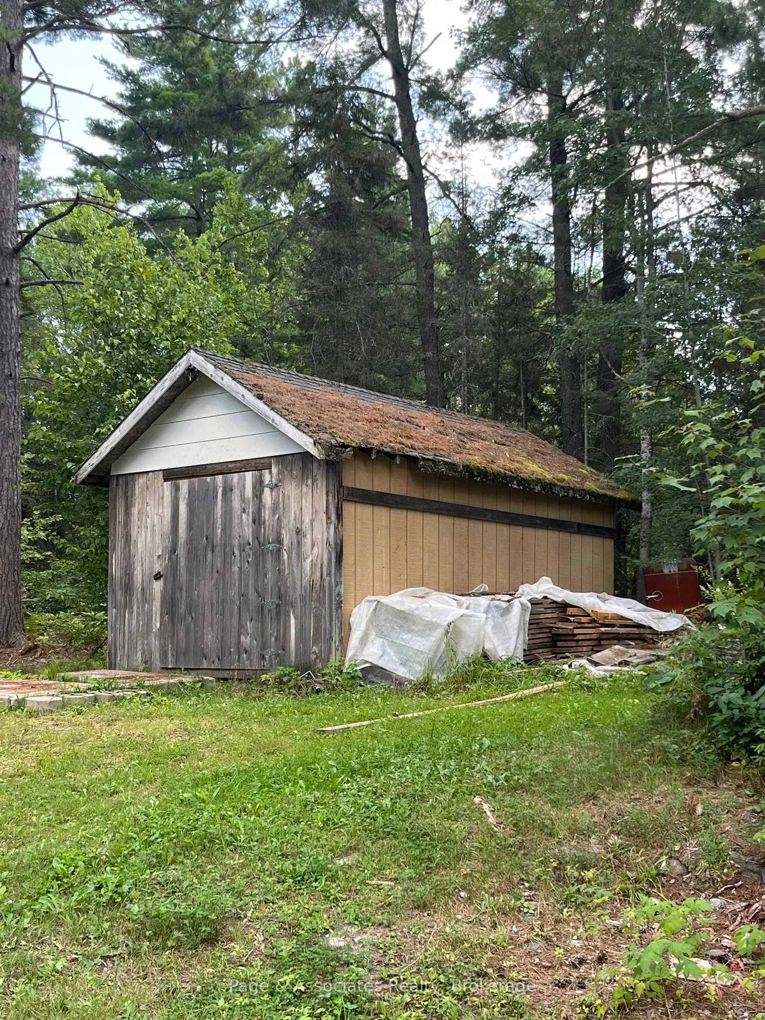 21 Pine Ridge Road W