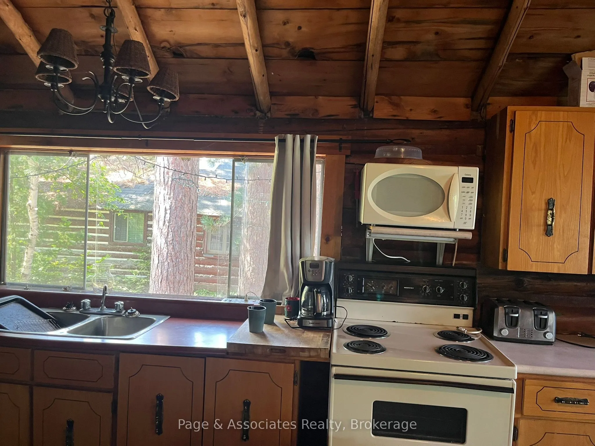 21 Pine Ridge Road W