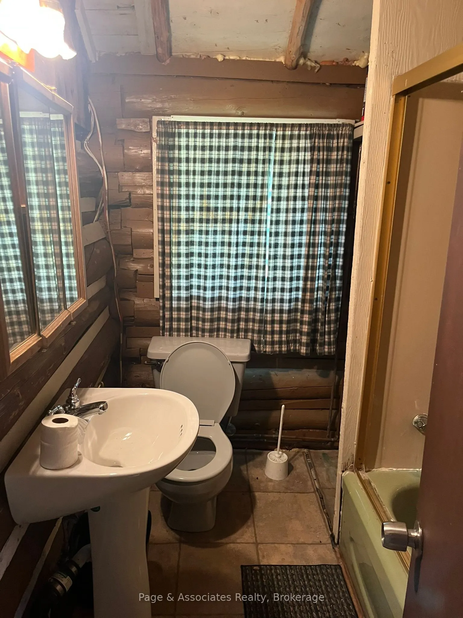 21 Pine Ridge Road W