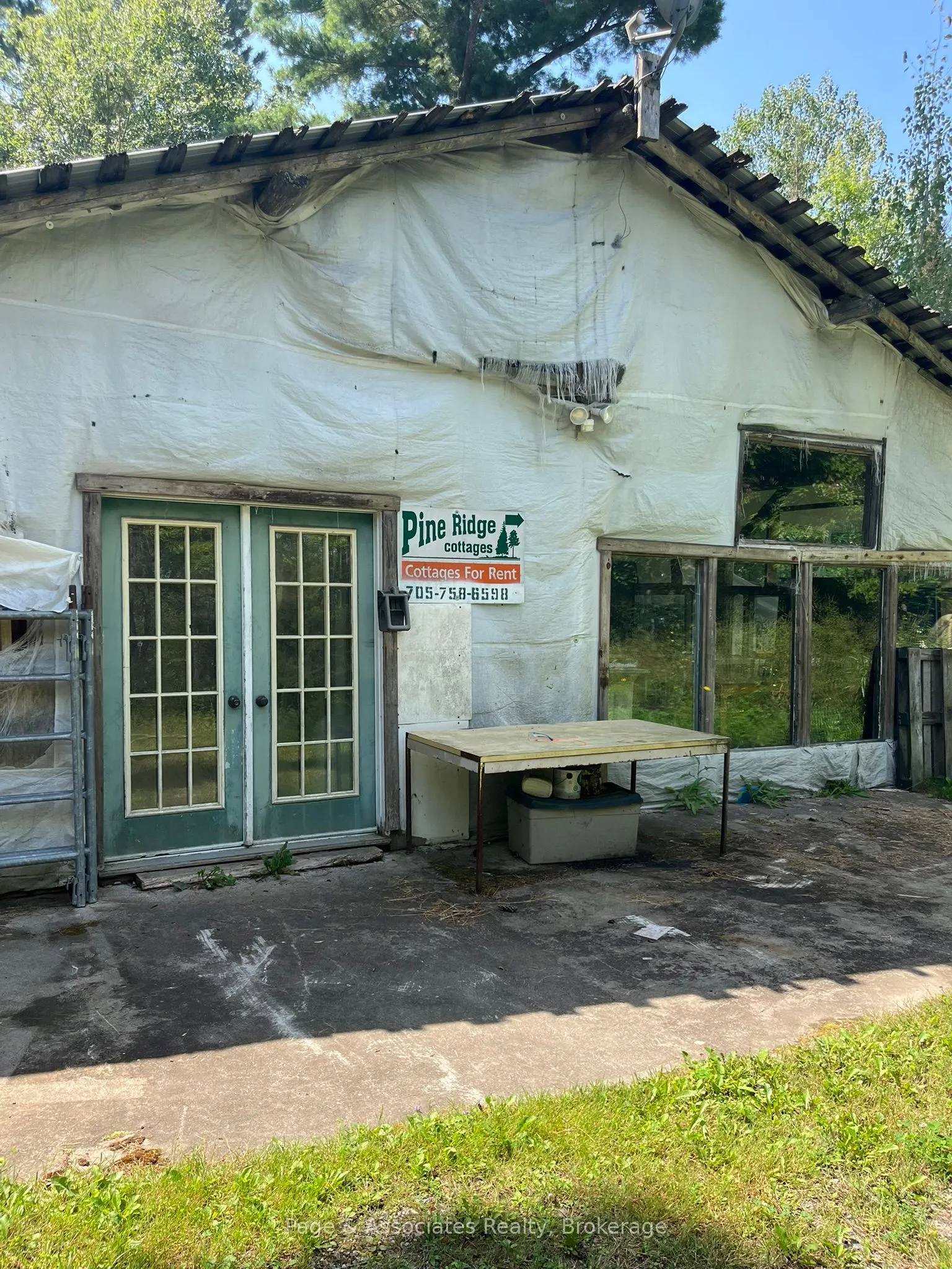21 Pine Ridge Road W