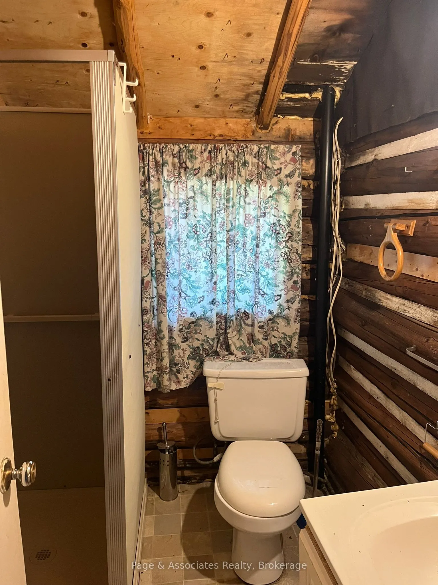 21 Pine Ridge Road W